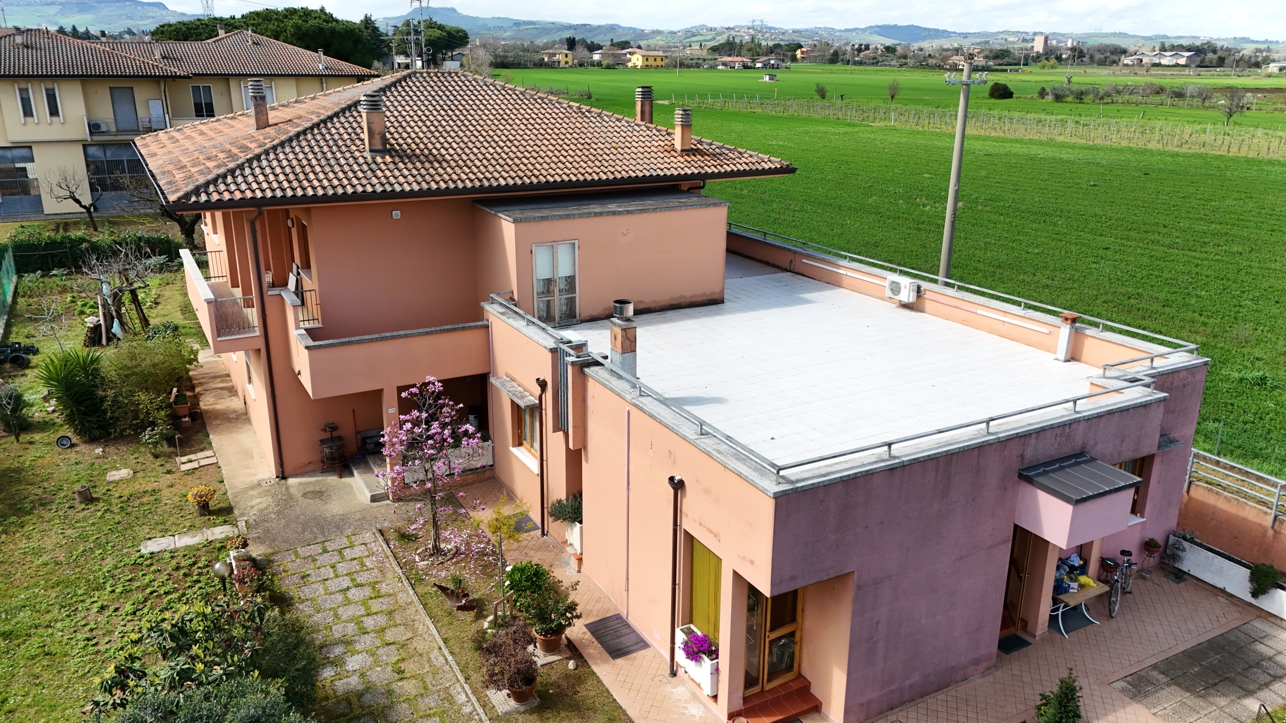 Immagine 6 di Pentalocale in vendita  in Via Busca 115 a Santarcangelo Di Romagna