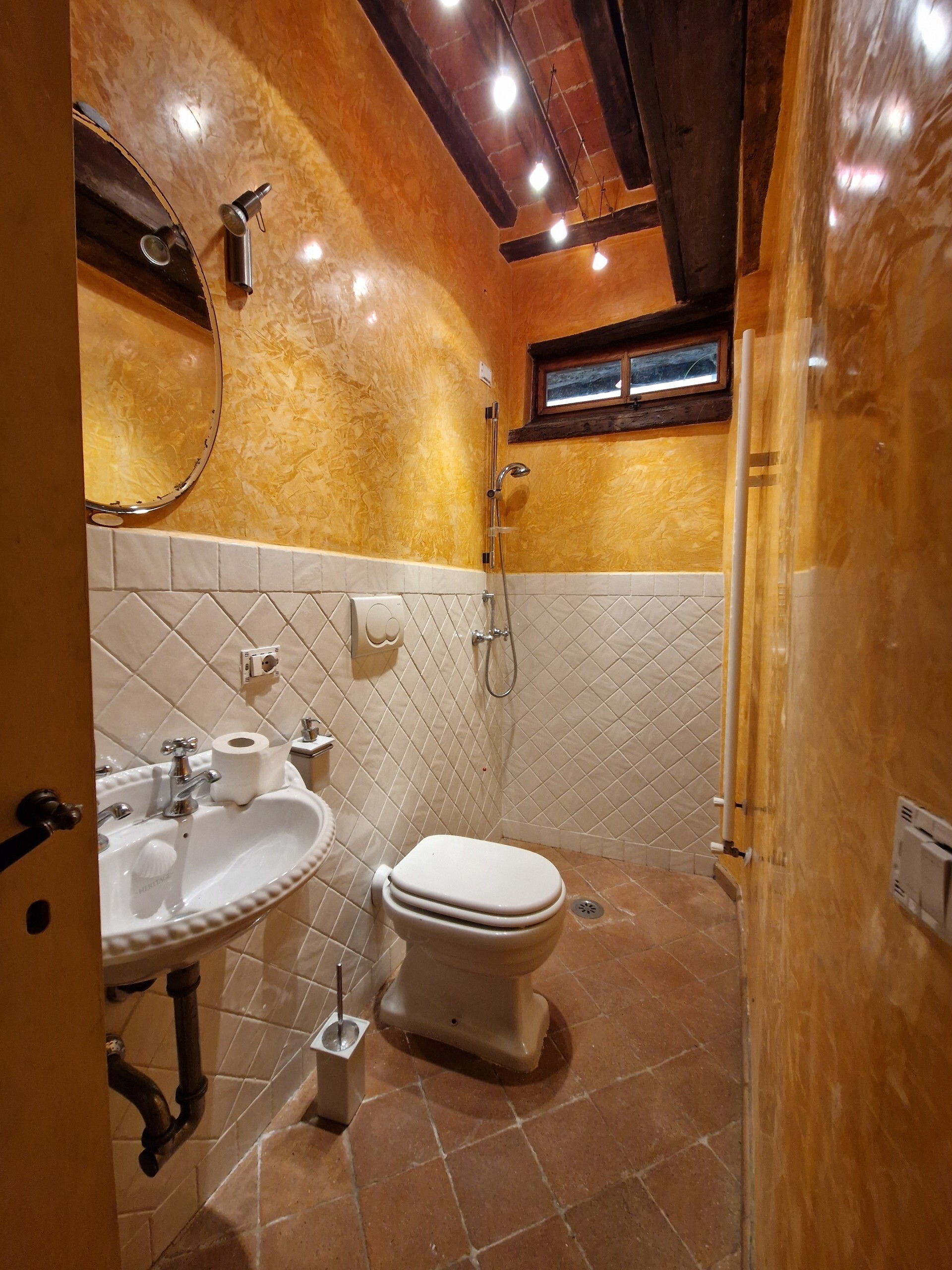 Immagine 3 di Capannone industriale in vendita  in Via San Gregorio a Lucca