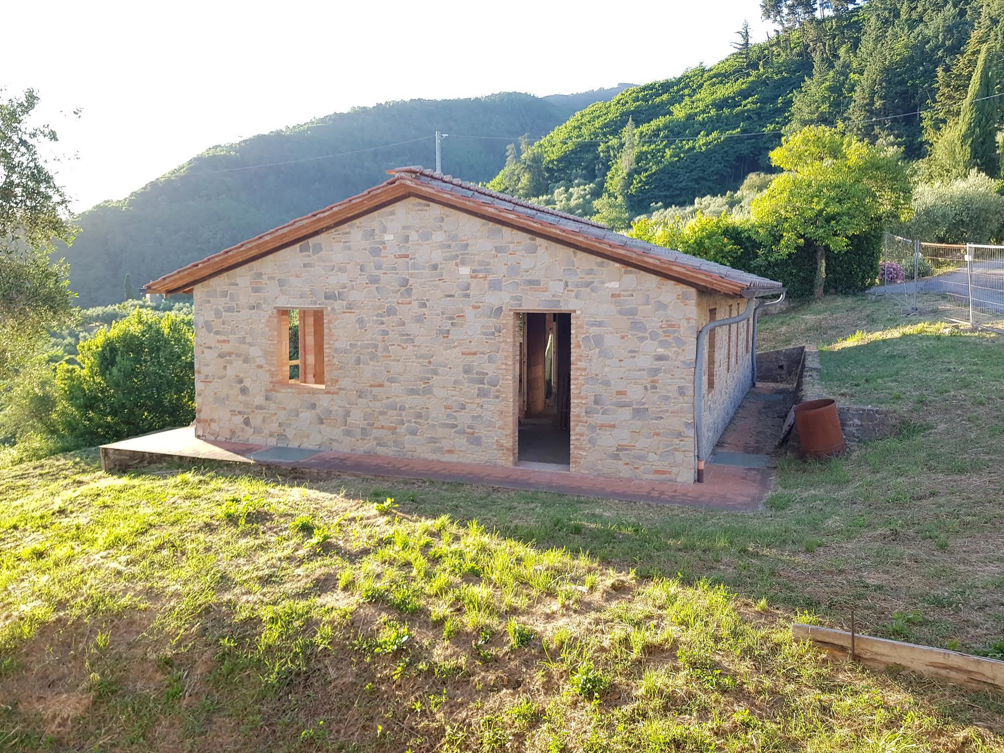 Immagine 5 di Rustico / casale in vendita  in Via di Matraia a Capannori