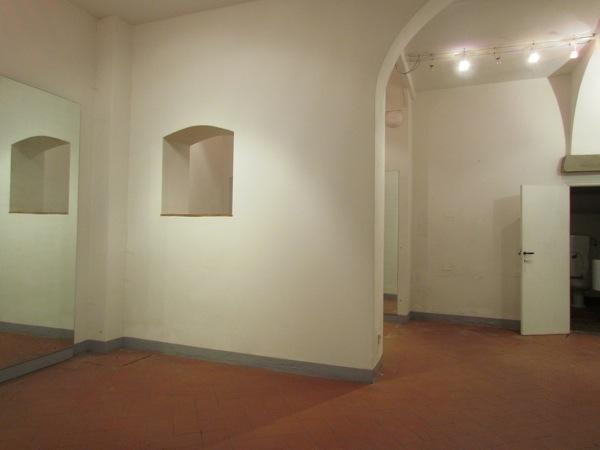 Immagine 7 di Locale commerciale in vendita  in cenami a Lucca