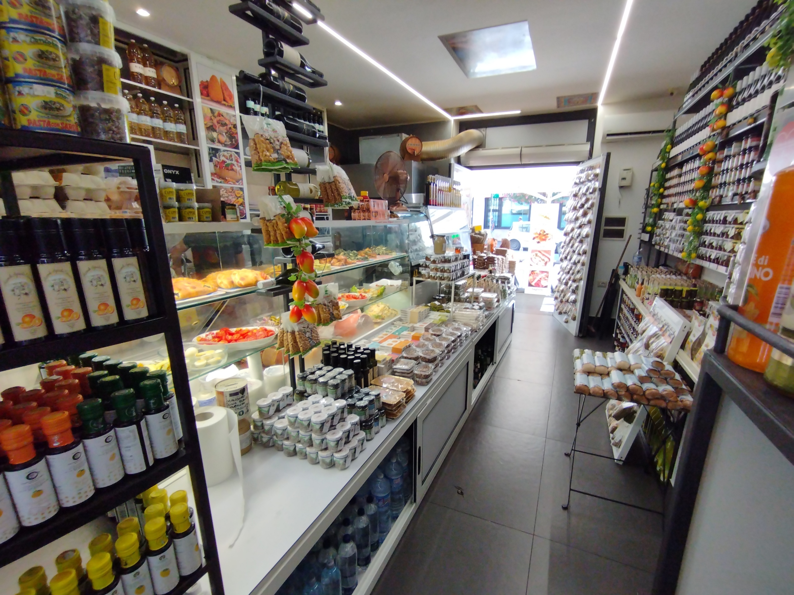 Immagine 22 di Attività commerciale in vendita  in Corso Umberto I a Siracusa