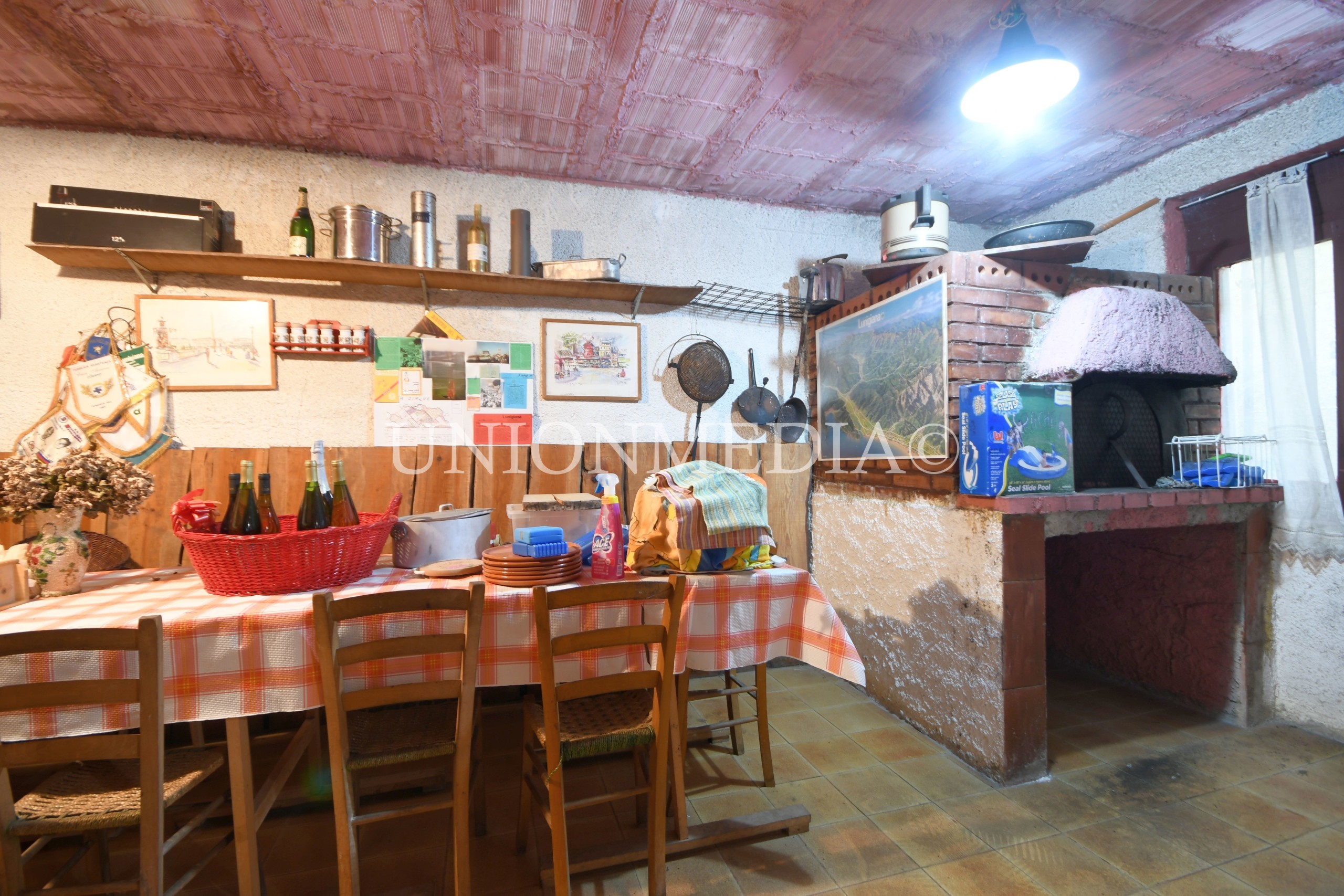 Immagine 27 di Casa indipendente in vendita  a Comano