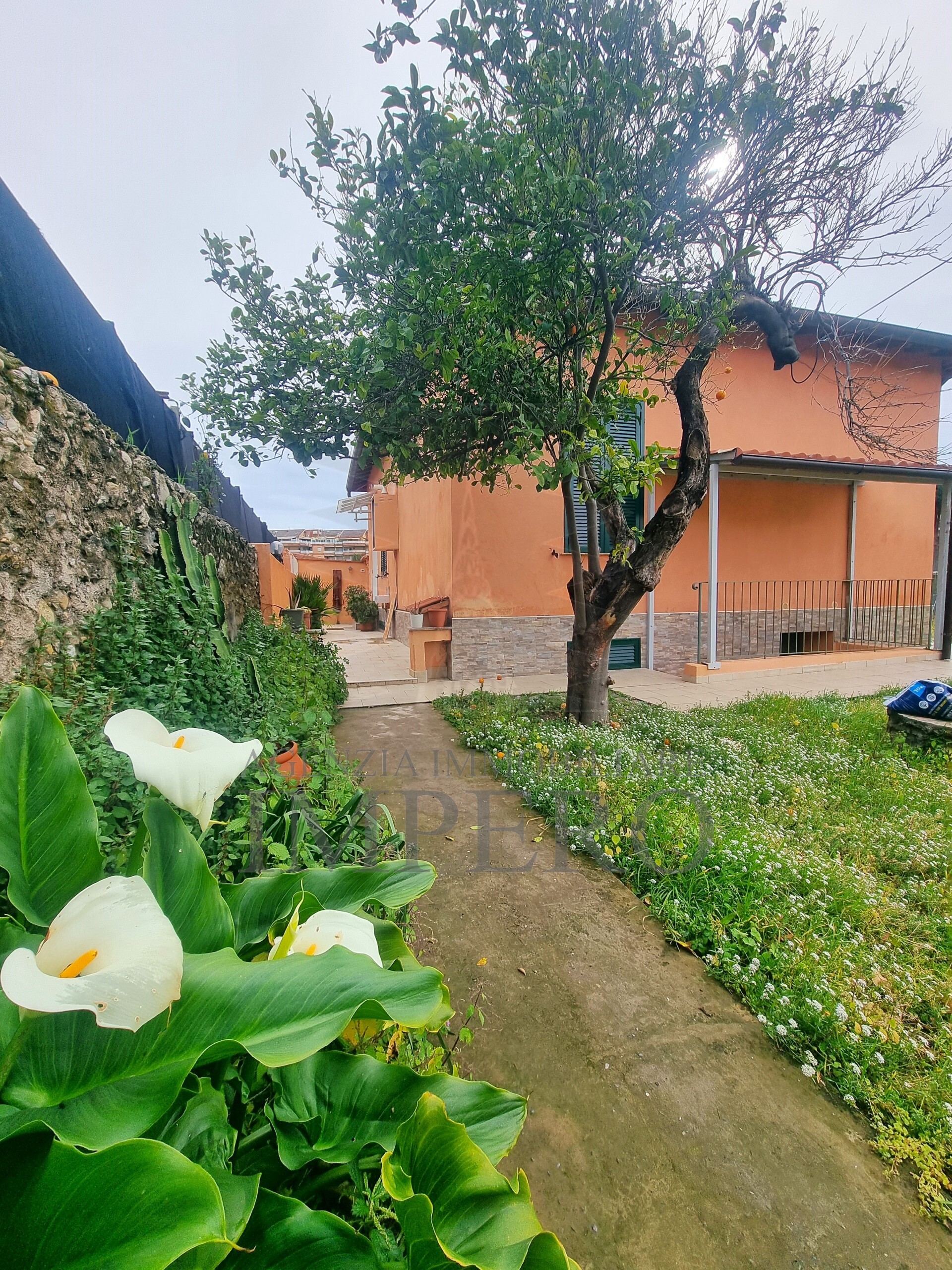 Immagine 25 di Casa indipendente in vendita  in Via alla Spiaggia 21 a Ventimiglia