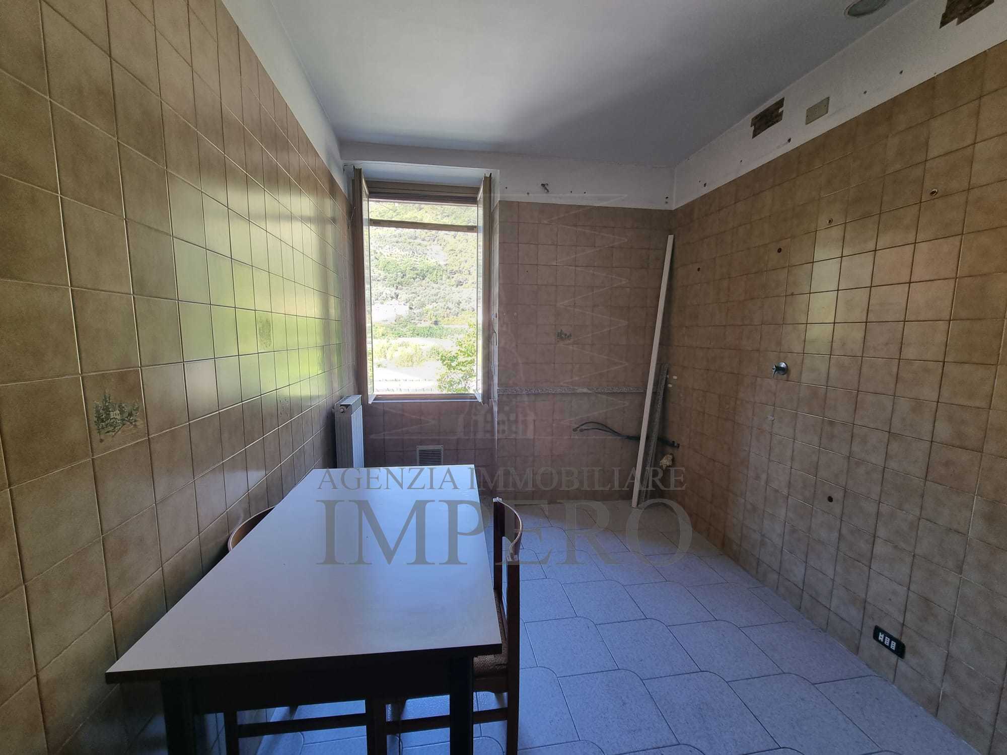 Immagine 17 di Quadrilocale in vendita  in Via Edmondo de Amicis 47 a Ventimiglia