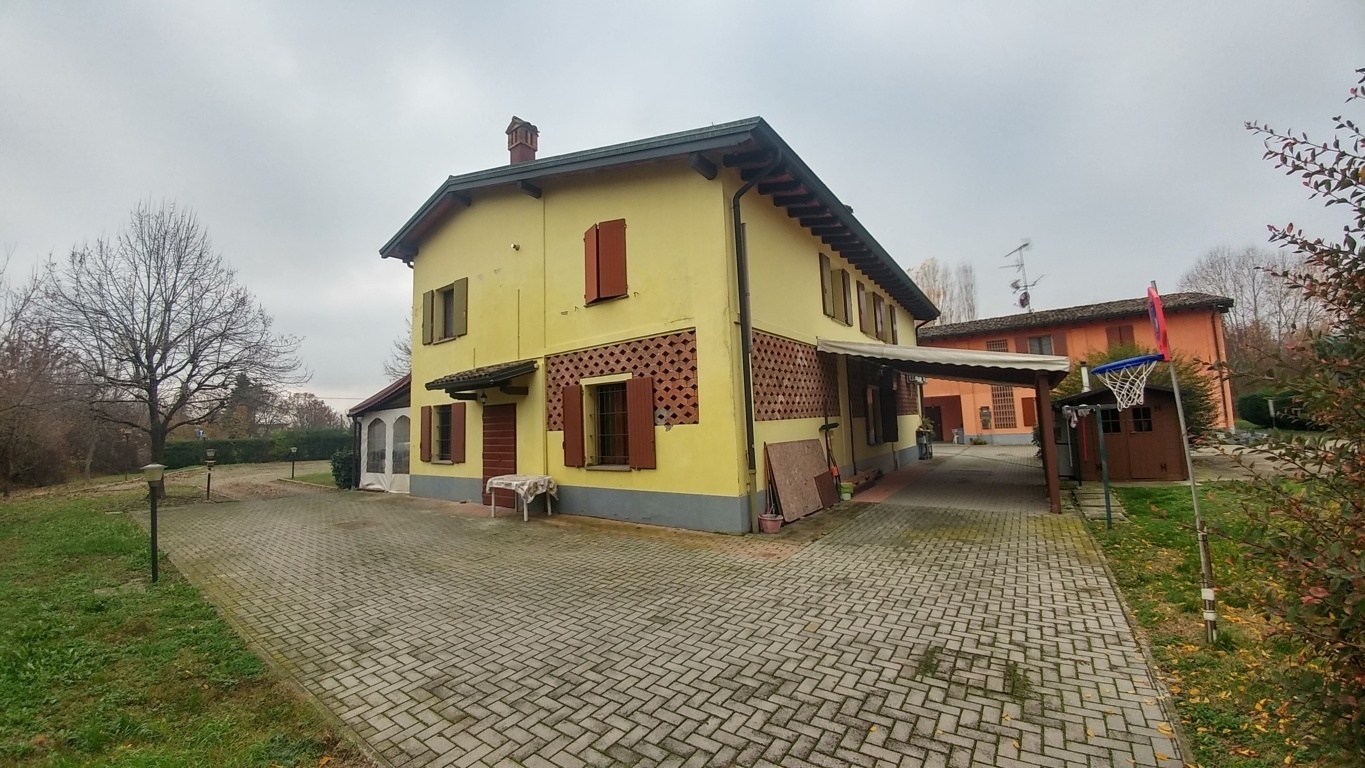 Immagine 8 di Casa bifamiliare in vendita  in Via di Villanova 470 a Modena