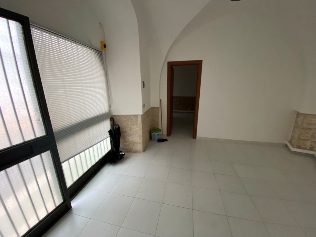 Immagine 6 di Locale commerciale in vendita  in Via Vincenzo Savino 2 a Casamassima