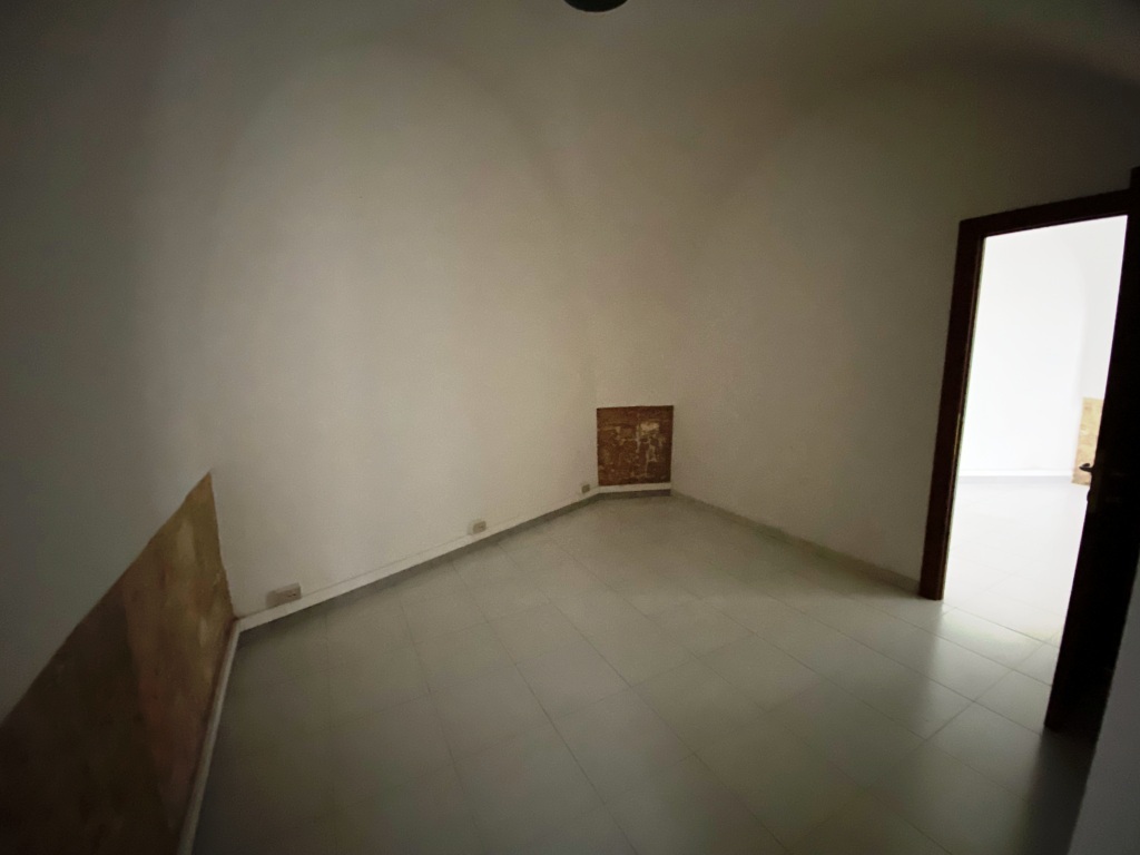 Immagine 10 di Locale commerciale in vendita  in Via Vincenzo Savino 2 a Casamassima