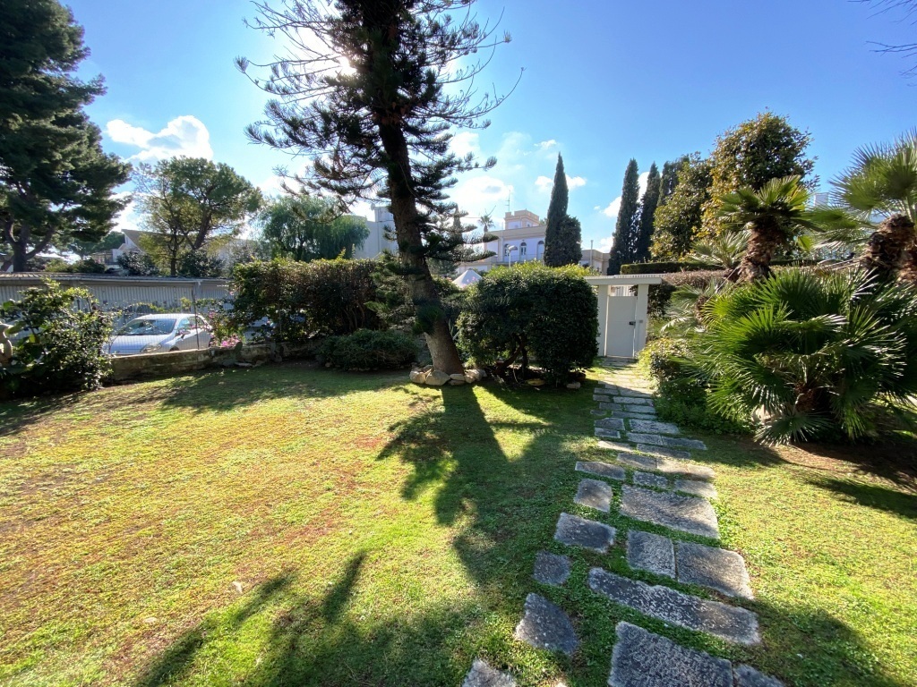 Immagine 6 di Villa in vendita  in Corso Alcide de Gasperi 376 a Bari