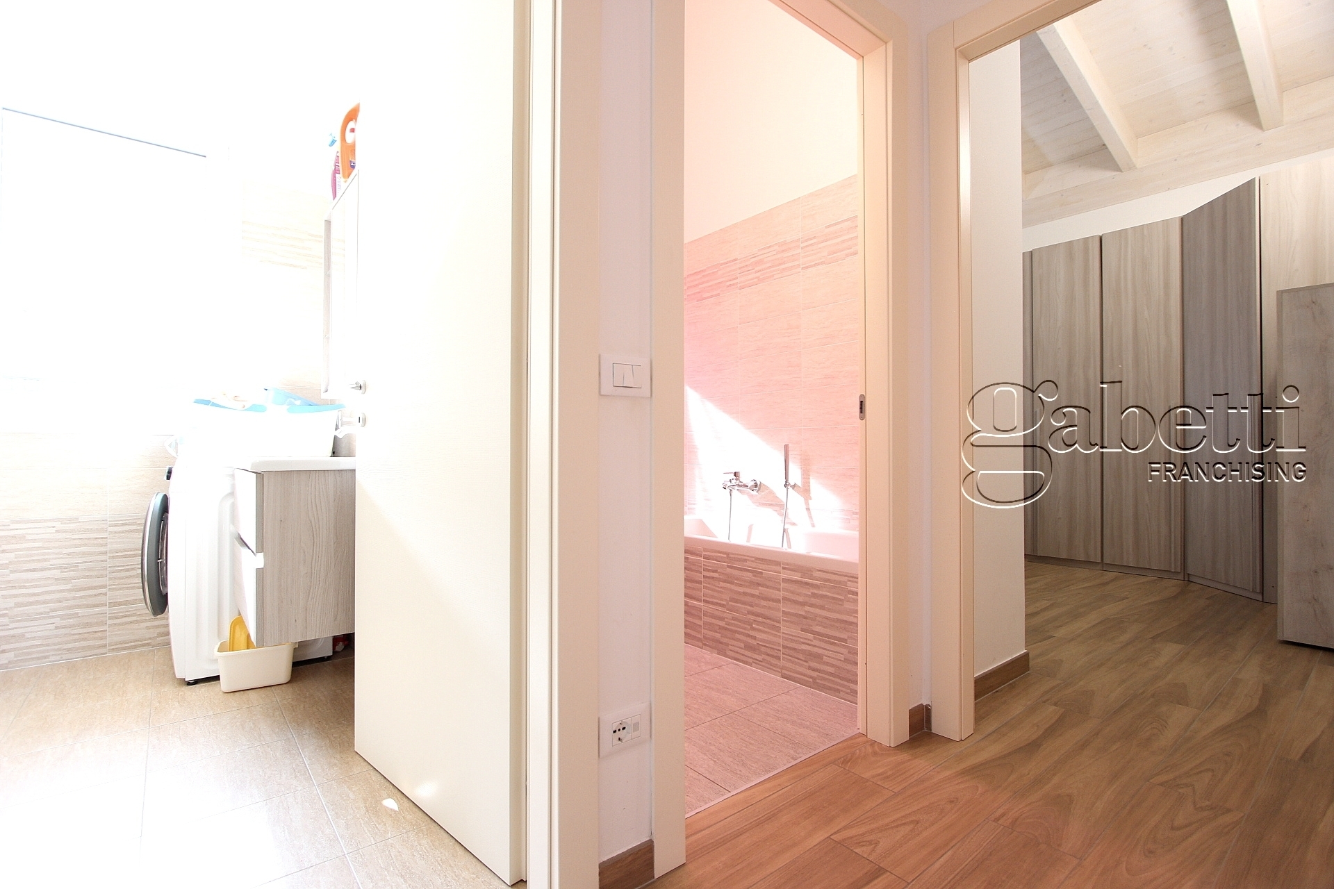 Immagine 13 di Trilocale in vendita  in Via Pietro Madonini a Uboldo