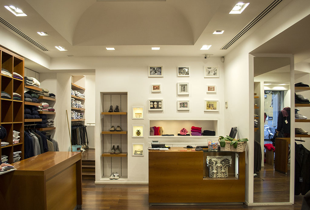 Immagine 8 di Attività commerciale in vendita  in Via Santa Croce a Lucca