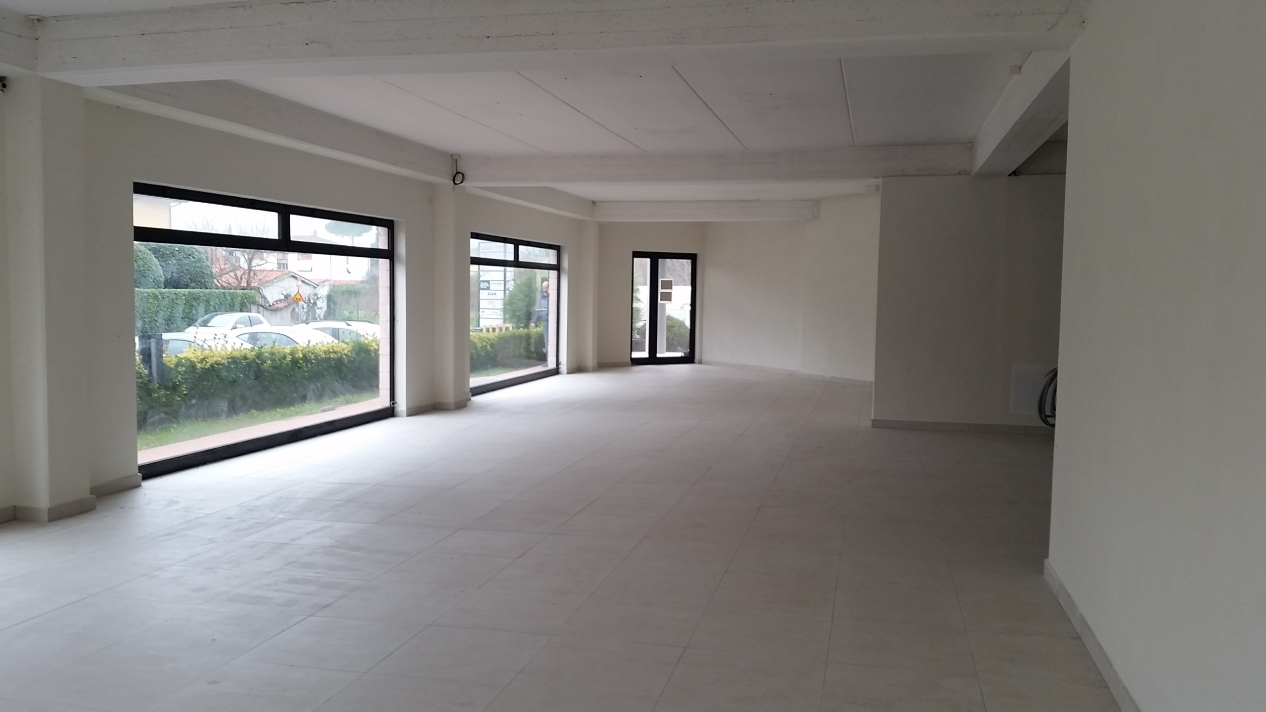 Immagine 3 di Capannone industriale in affitto  in Viale G. Puccini a Lucca