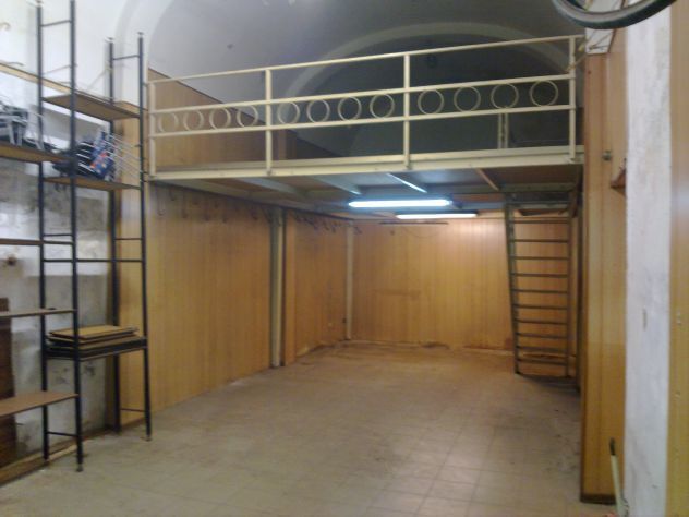 Immagine 6 di Capannone industriale in vendita  in viale puccini a Lucca