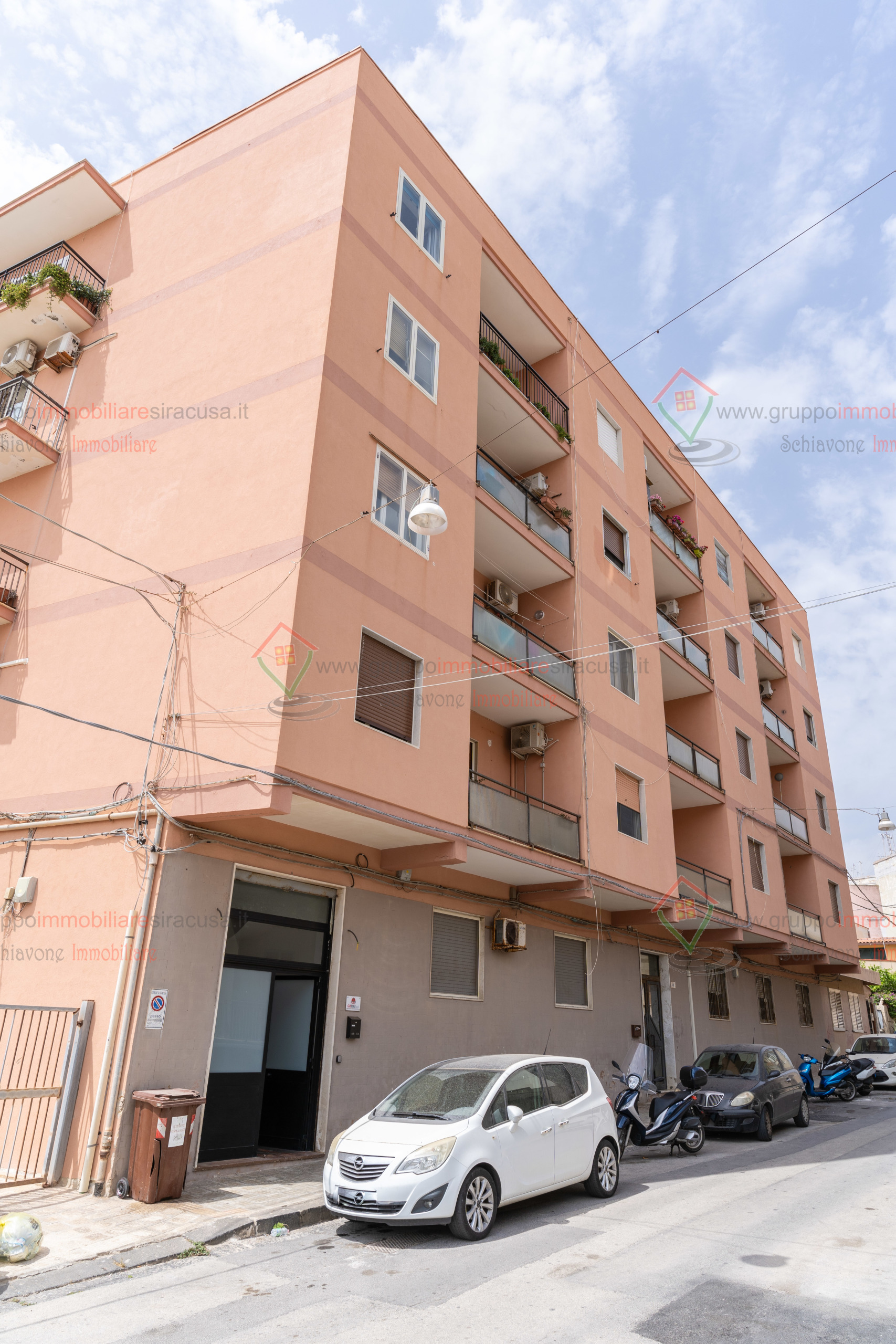 Immagine 7 di Locale commerciale in vendita  a Siracusa