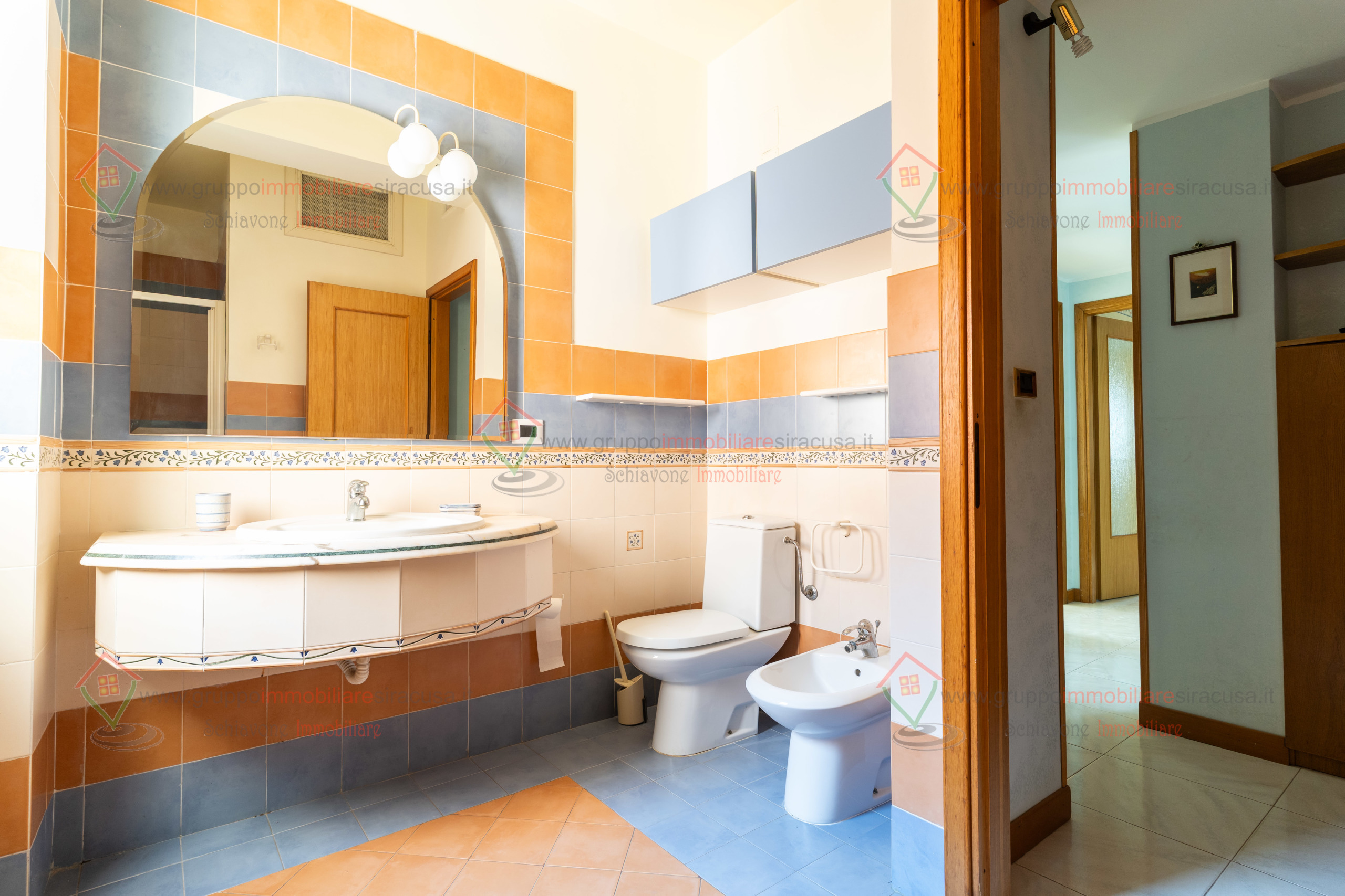 Immagine 25 di Pentalocale in vendita  a Siracusa