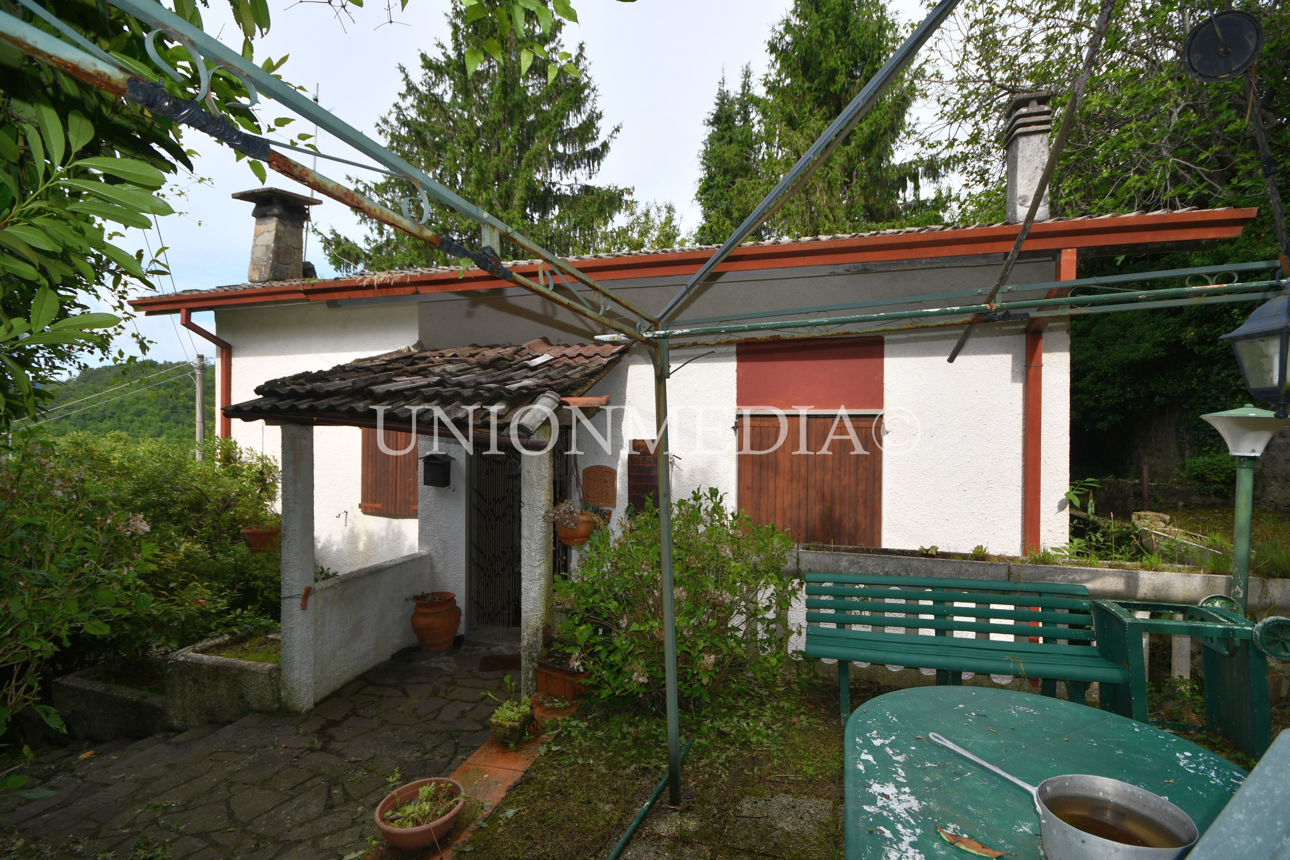 Immagine 8 di Casa indipendente in vendita  a Comano