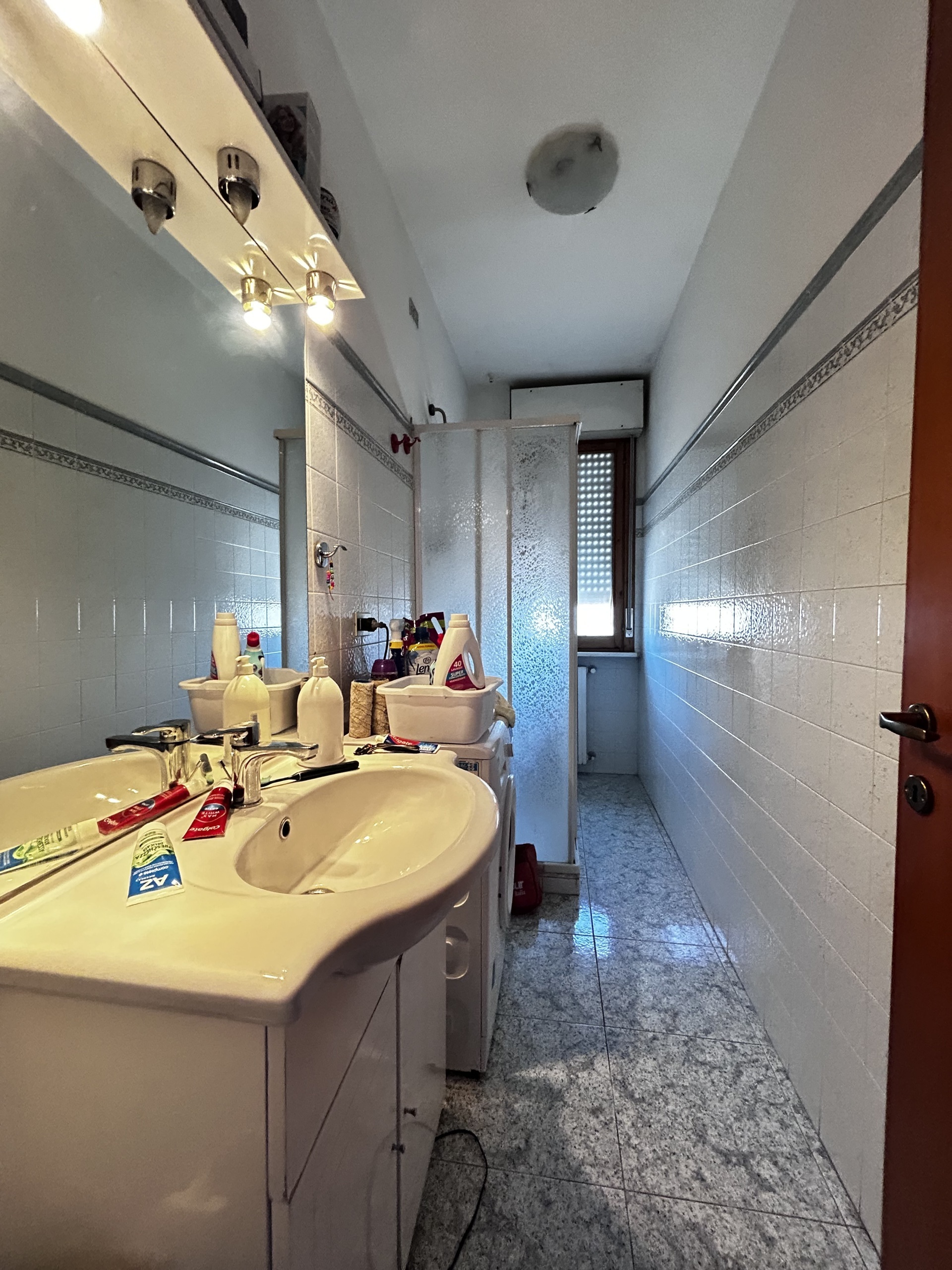 Immagine 15 di Pentalocale in vendita  in Viale Maiella 23/A a Francavilla Al Mare