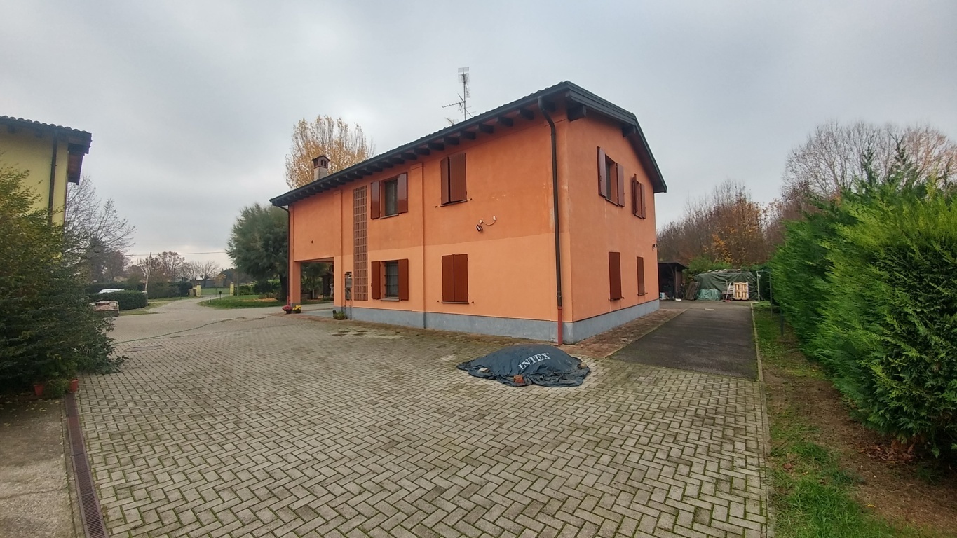Immagine 7 di Casa bifamiliare in vendita  in Via di Villanova 470 a Modena