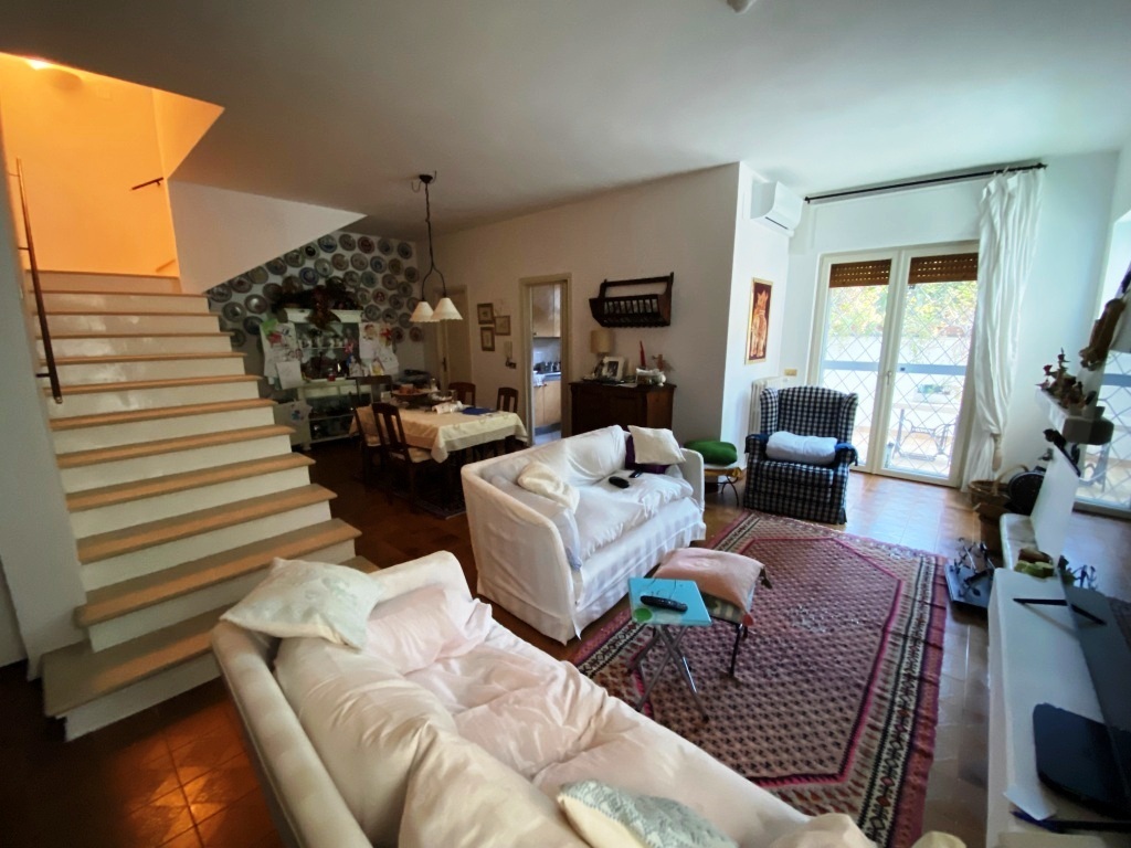 Immagine 17 di Villa in vendita  in Corso Alcide de Gasperi 376 a Bari