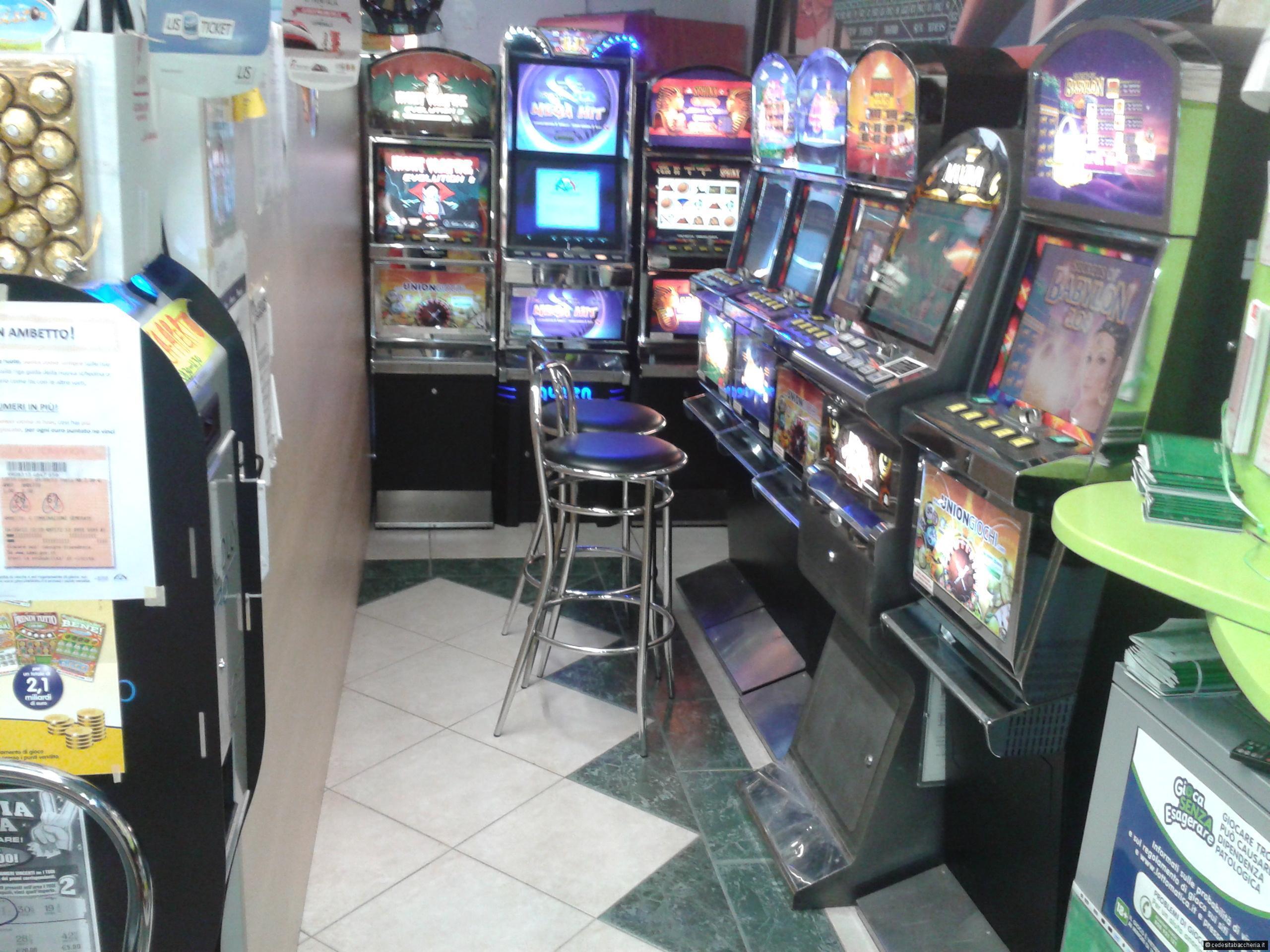 Immagine 2 di Tabaccheria in vendita  in Piazza dei Servi a Lucca