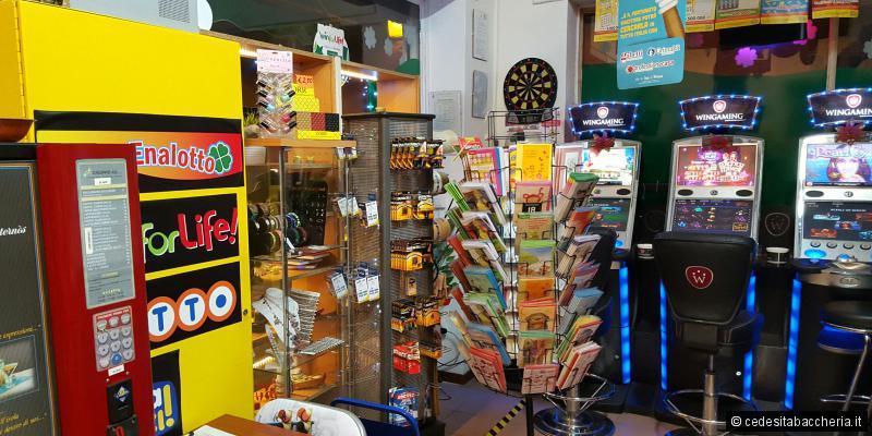 Immagine 3 di Attività commerciale in vendita  in Via Fillungo a Lucca