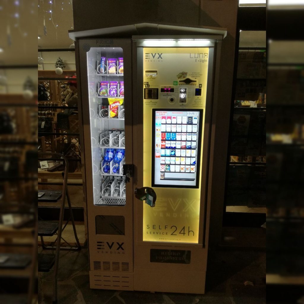 Immagine 8 di Tabaccheria in vendita  in Piazza dei Servi a Lucca