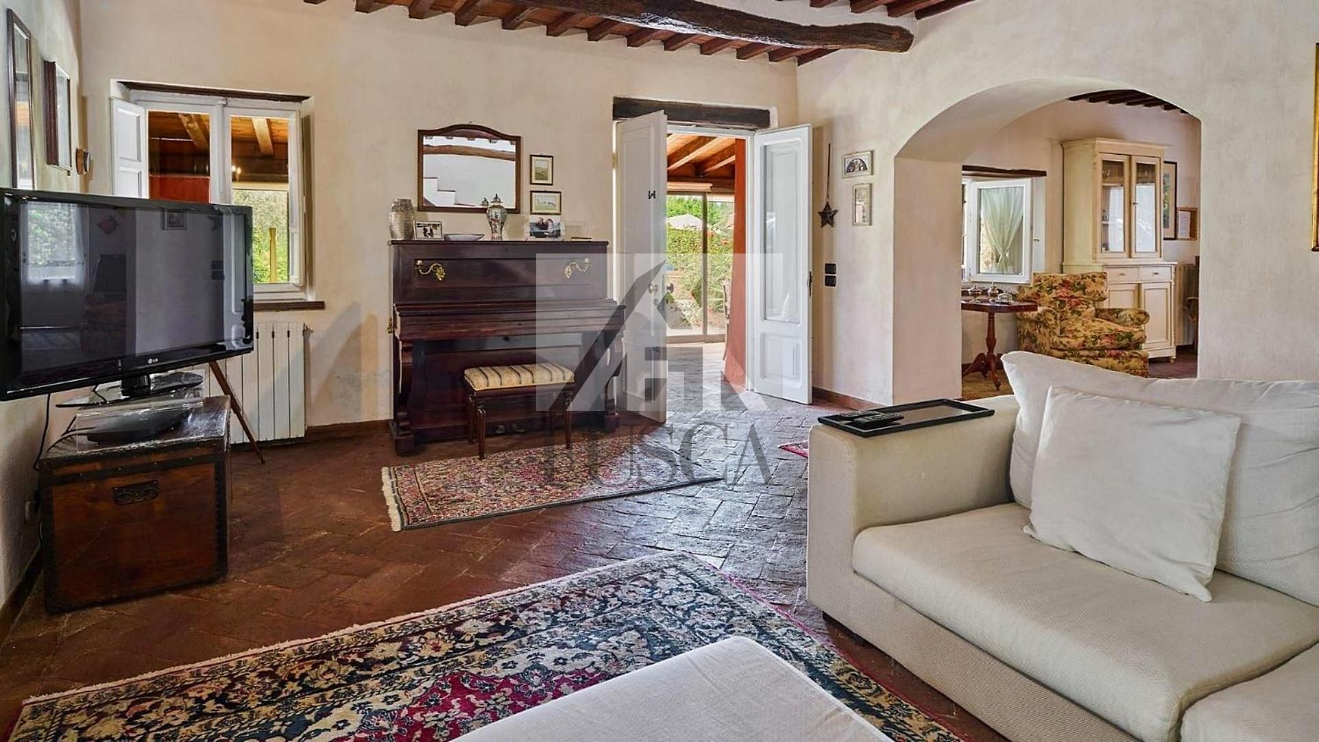 Immagine 15 di Villa in vendita  in Via Barsotto a Lucca