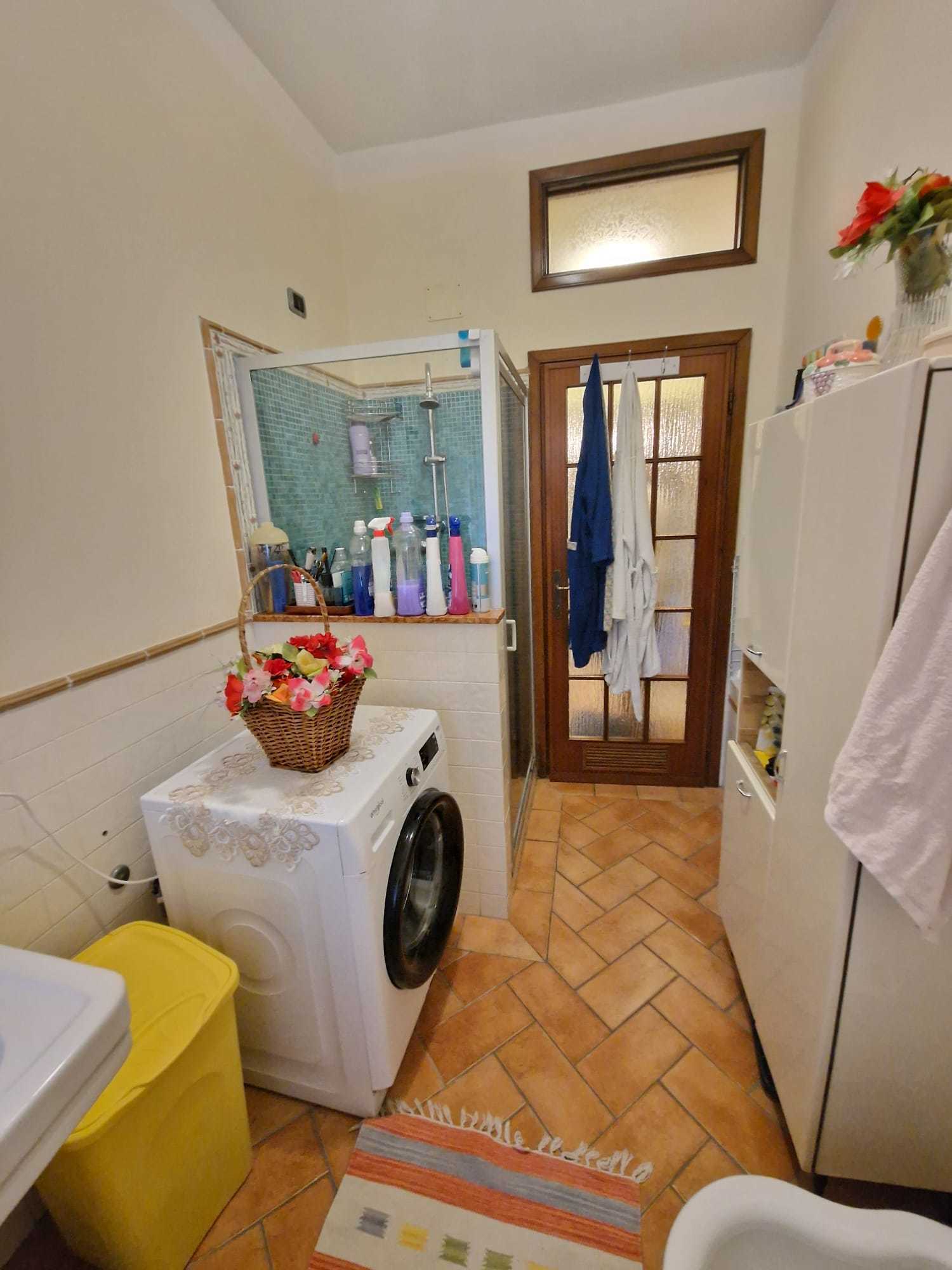 Immagine 7 di Appartamento in vendita  in Via Sant'Angelo a Lucca