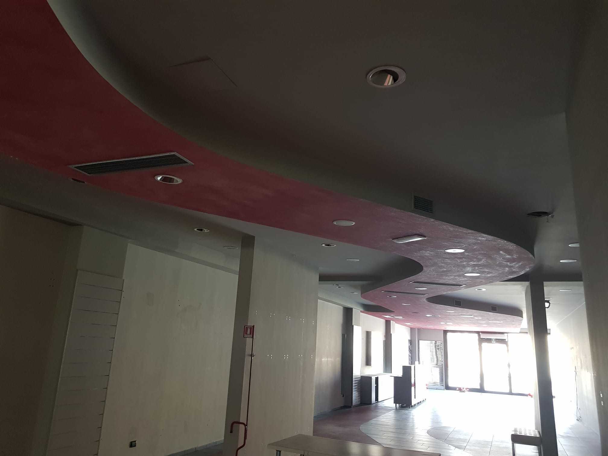 Immagine 11 di Locale commerciale in affitto  in via delle ville prima a Lucca