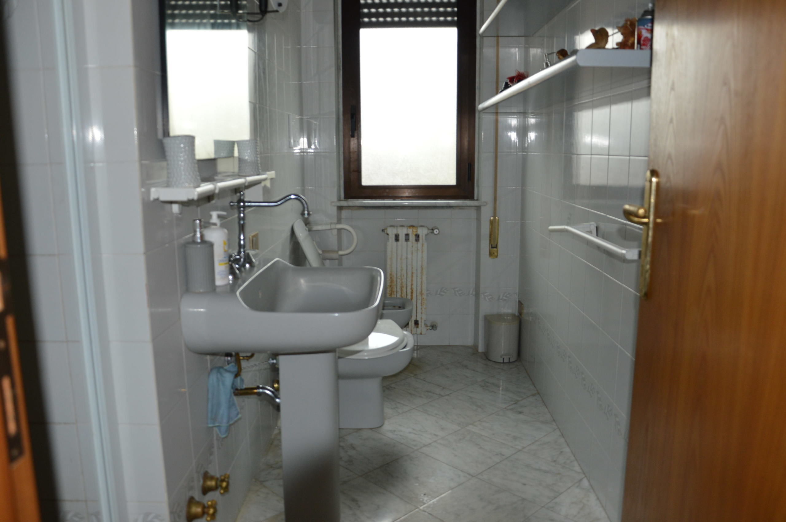 Immagine 19 di Villa in vendita  in Via della Chiesa XXIV a Lucca