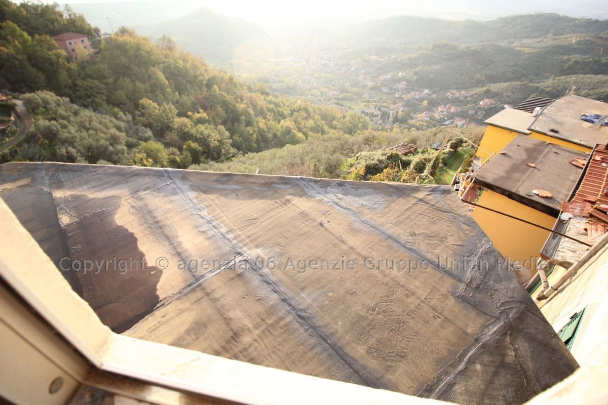 Immagine 22 di Appartamento in vendita  a Ortonovo