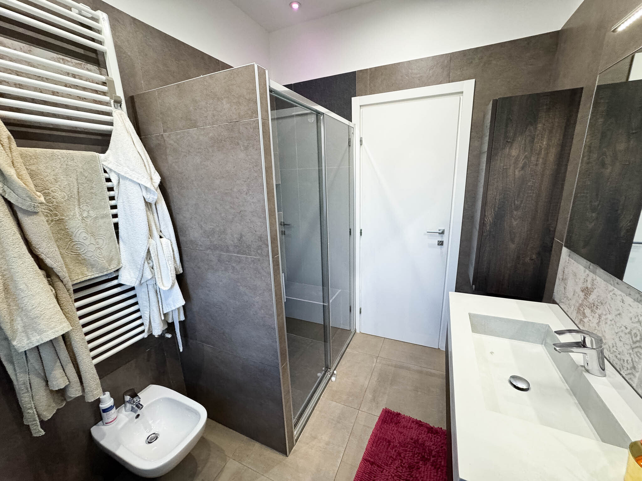 Immagine 29 di Quadrilocale in vendita  in Viale San Gottardo a Rimini