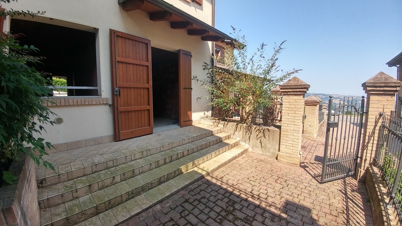 Immagine 21 di Appartamento in vendita  a Vergato