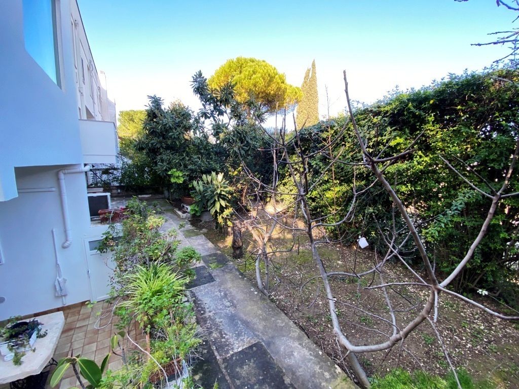 Immagine 10 di Villa in vendita  in Corso Alcide de Gasperi 376 a Bari