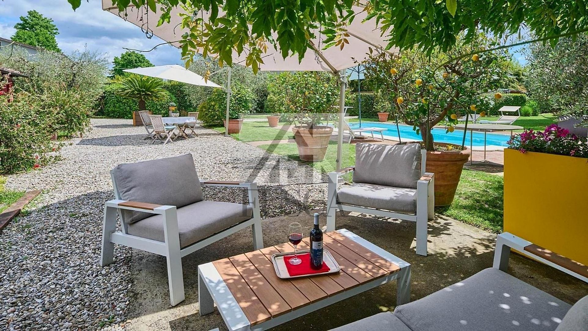 Immagine 27 di Villa in vendita  in Via Barsotto a Lucca