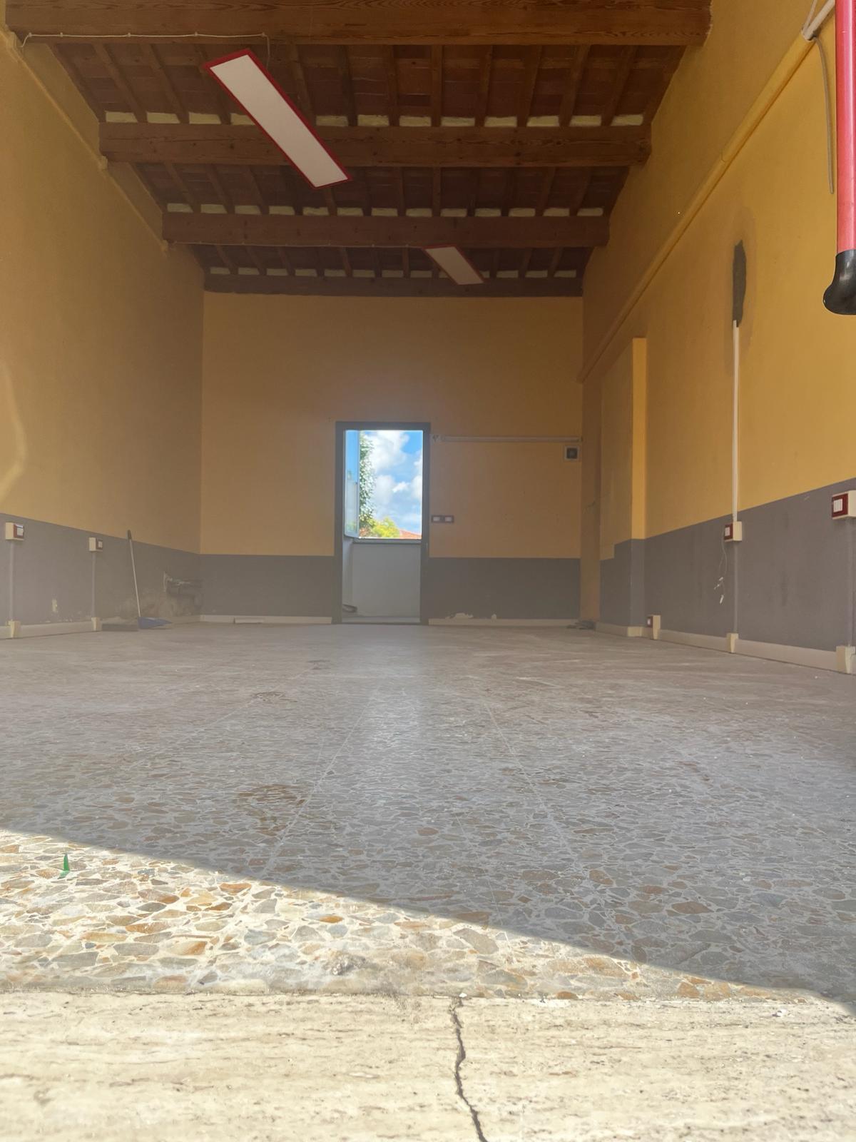 Immagine 2 di Locale commerciale in affitto  in Viale G. Puccini a Lucca