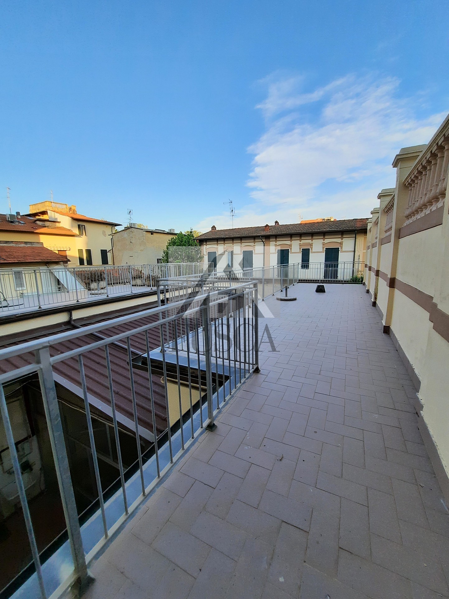 Immagine 2 di Albergo/B&B/Residence in vendita  in via carrara a Viareggio