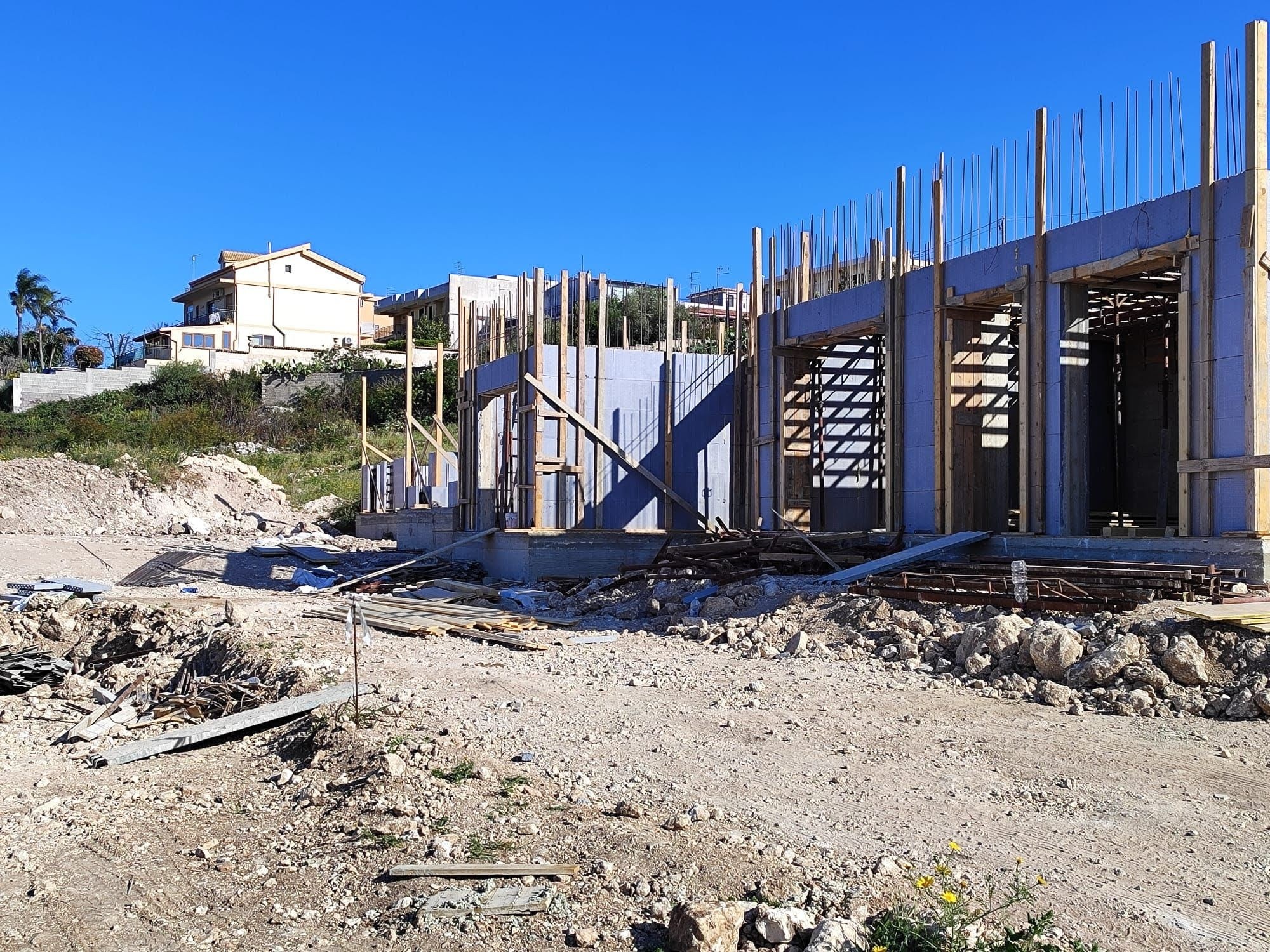 Immagine 41 di Casa bifamiliare in vendita  a Siracusa