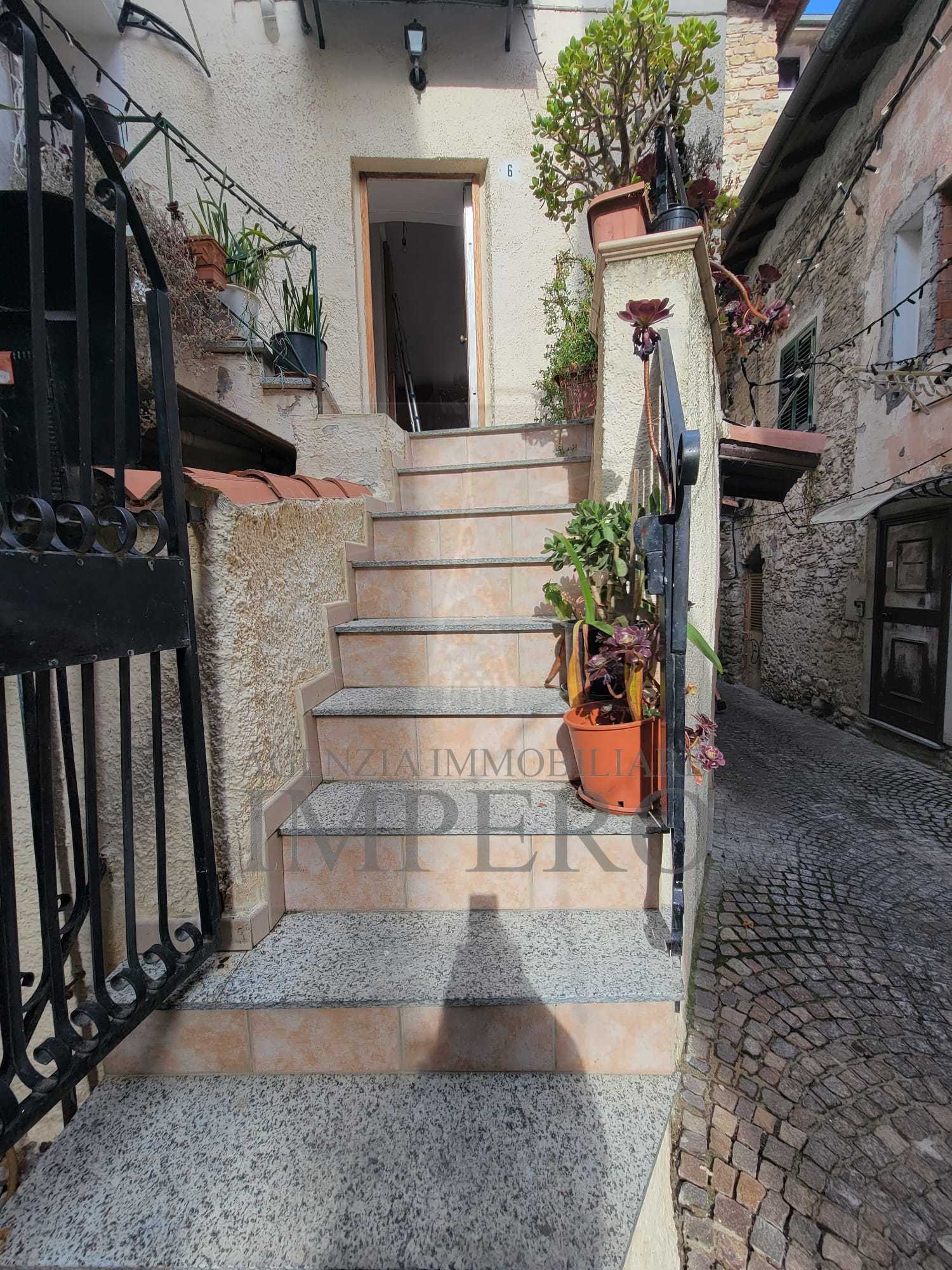 Immagine 1 di Trilocale in vendita  in vicolo orsini 6 a Camporosso