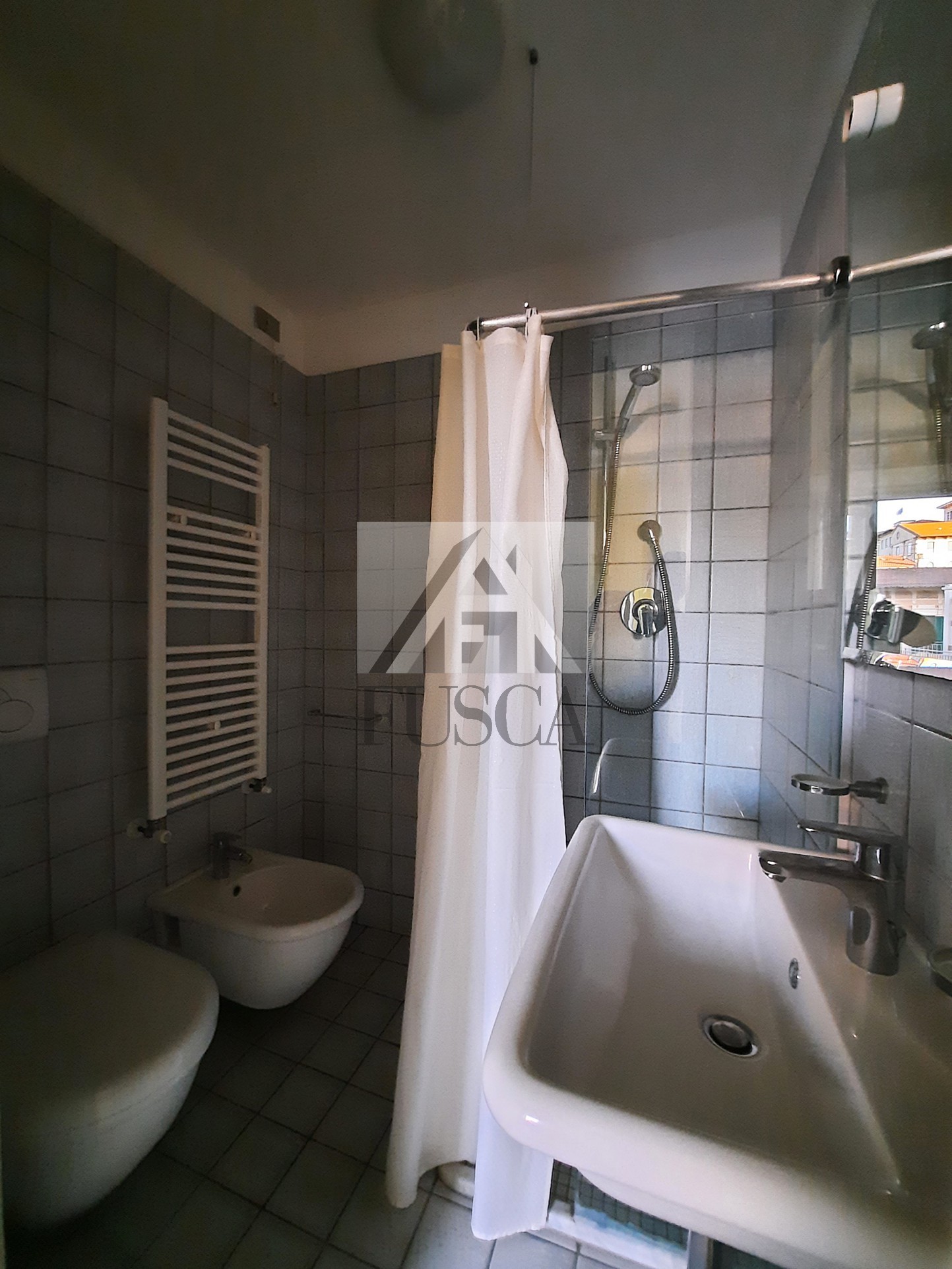 Immagine 19 di Albergo/B&B/Residence in vendita  in via carrara a Viareggio