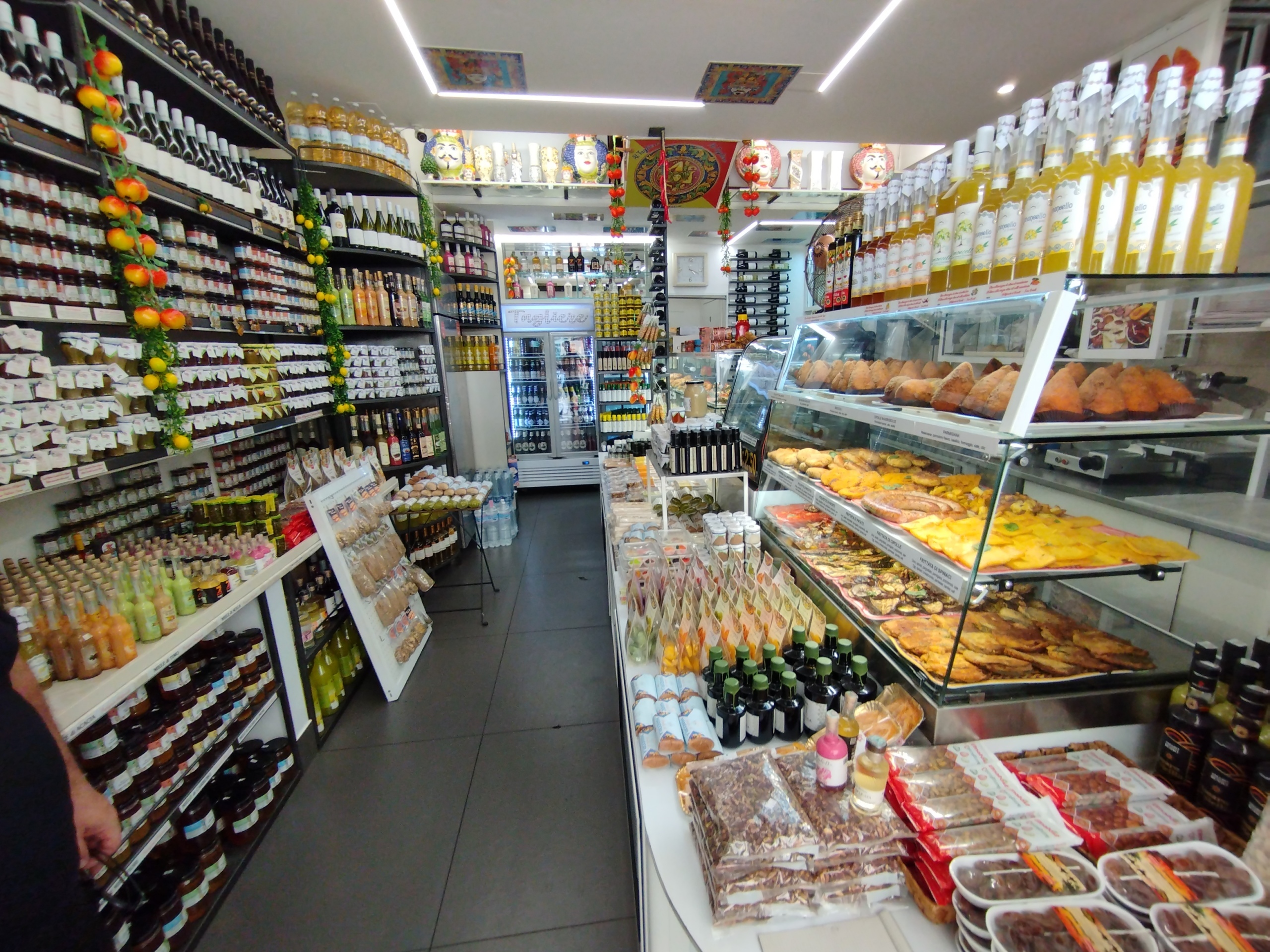 Immagine 1 di Attività commerciale in vendita  in Corso Umberto I a Siracusa