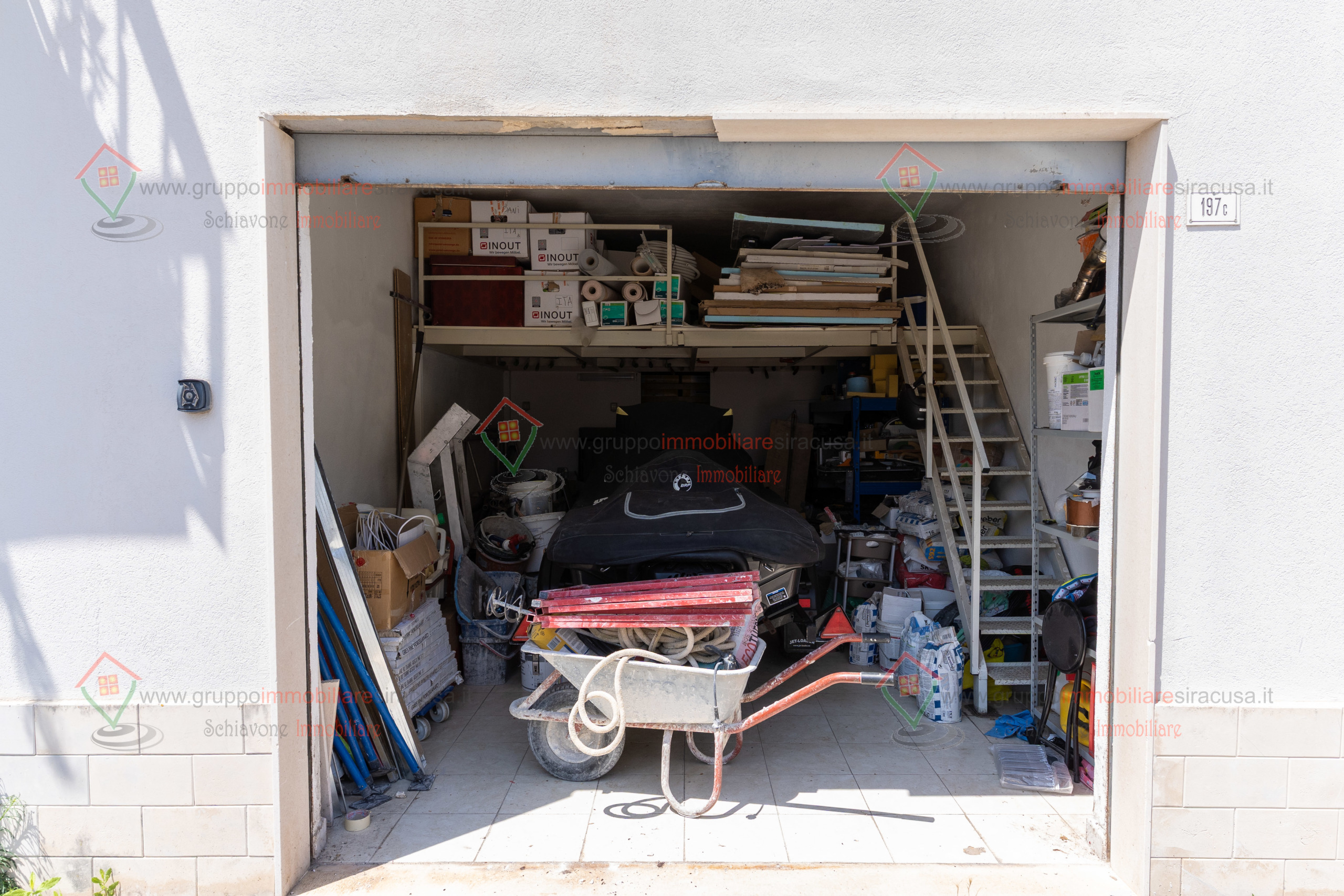 Immagine 3 di Garage in vendita  a Siracusa