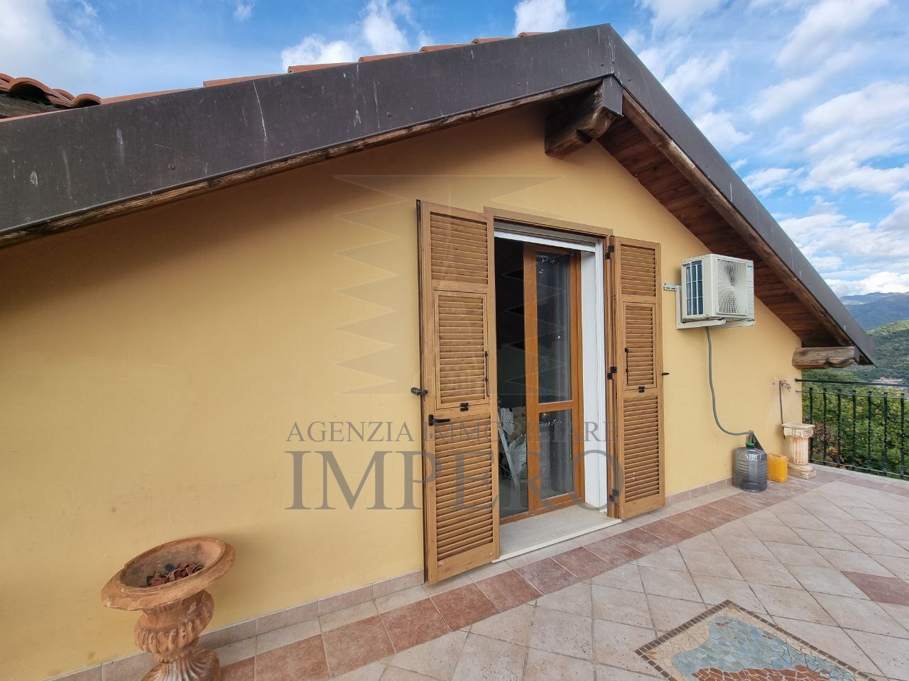 Immagine 27 di Casa indipendente in vendita  in Via Tamagna 25 a Ventimiglia