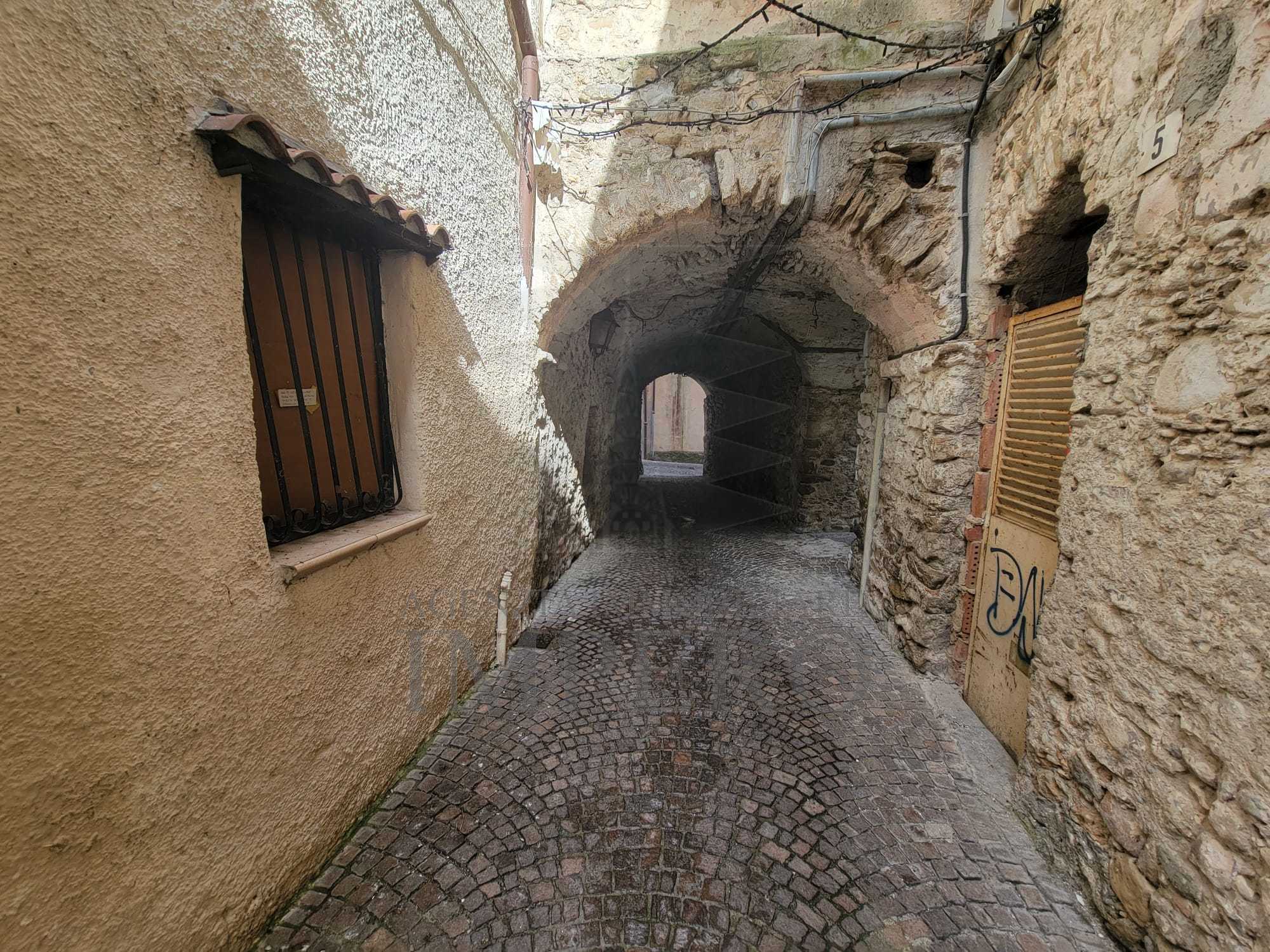 Immagine 29 di Trilocale in vendita  in vicolo orsini 6 a Camporosso