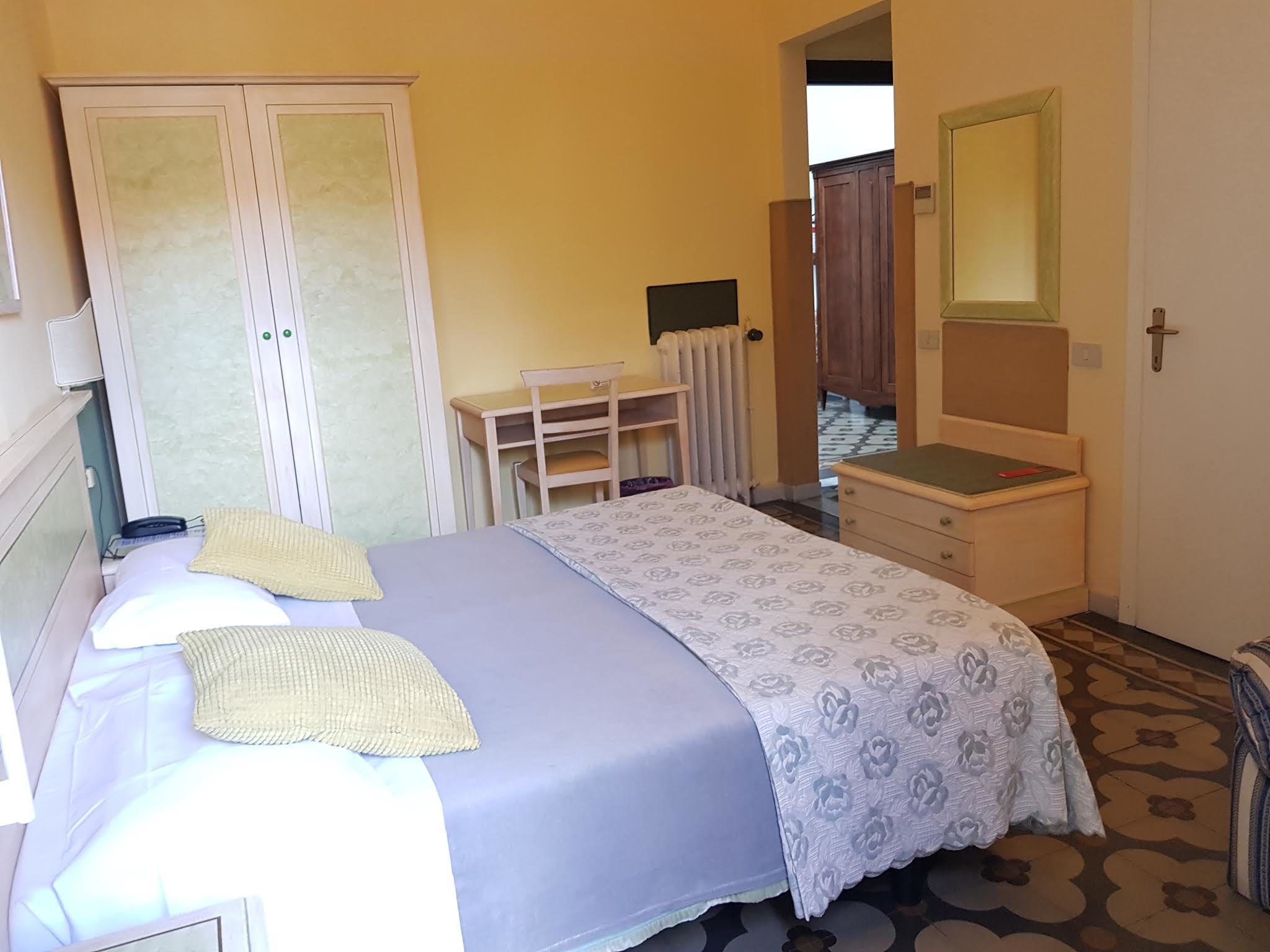 Immagine 5 di Albergo/B&B/Residence in vendita  in via carrara a Viareggio