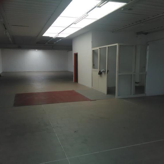 Immagine 2 di Locale commerciale in vendita  in cenami a Lucca