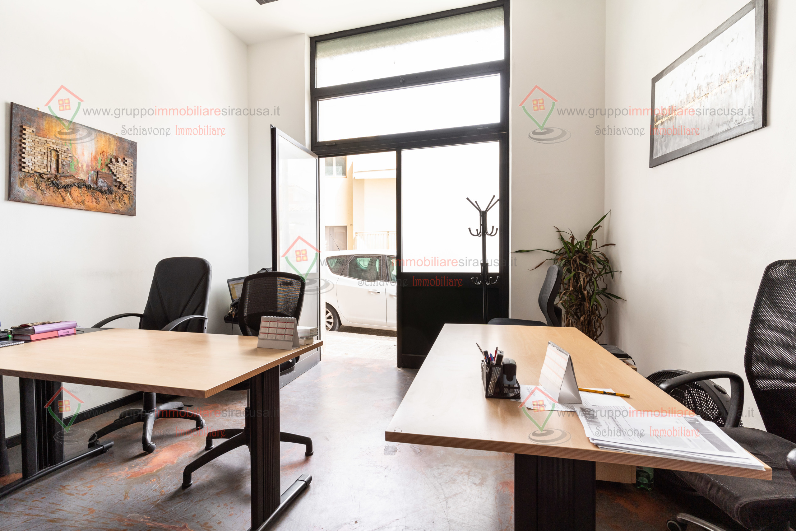 Immagine 2 di Locale commerciale in vendita  a Siracusa