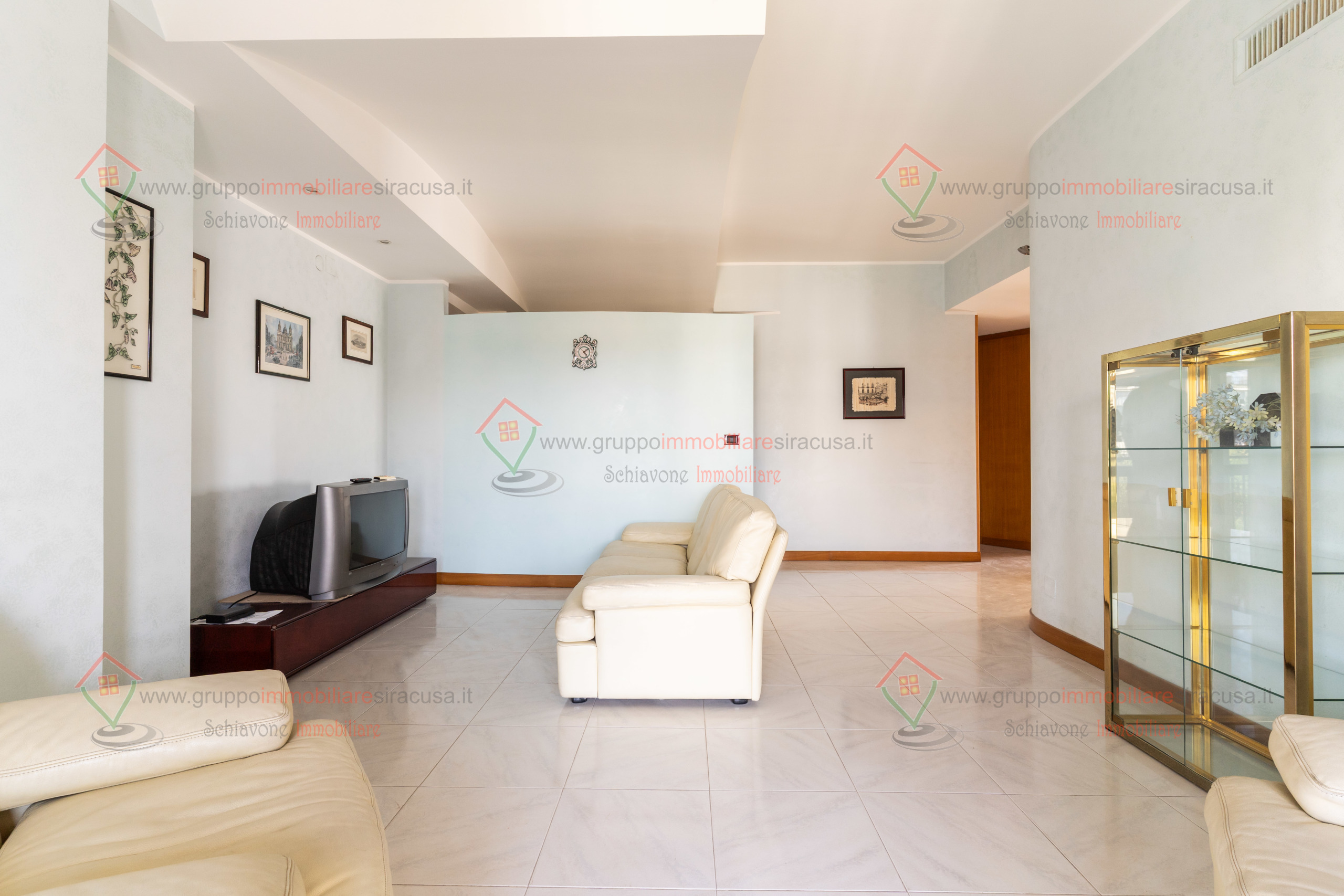 Immagine 11 di Pentalocale in vendita  a Siracusa