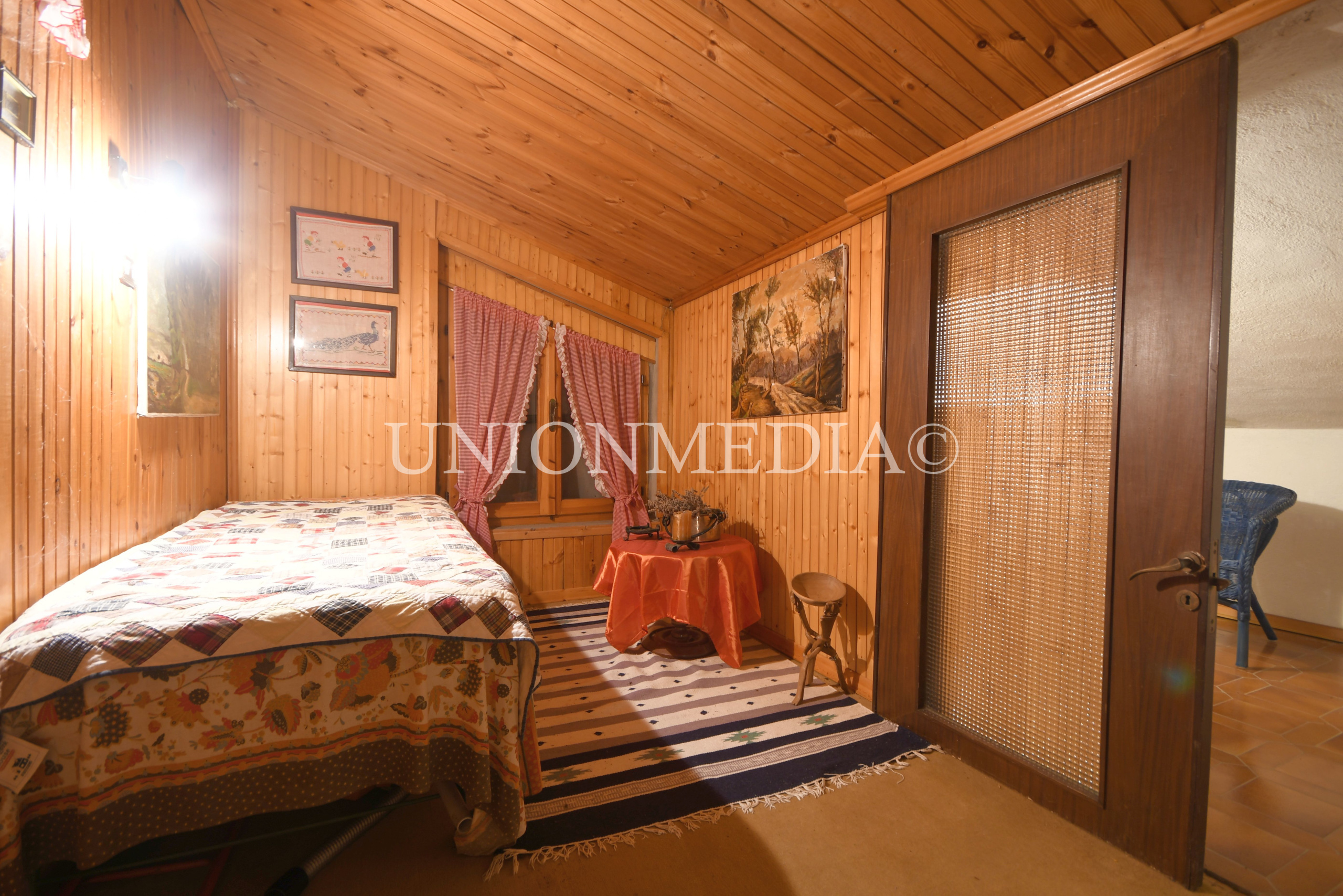 Immagine 21 di Casa indipendente in vendita  a Comano