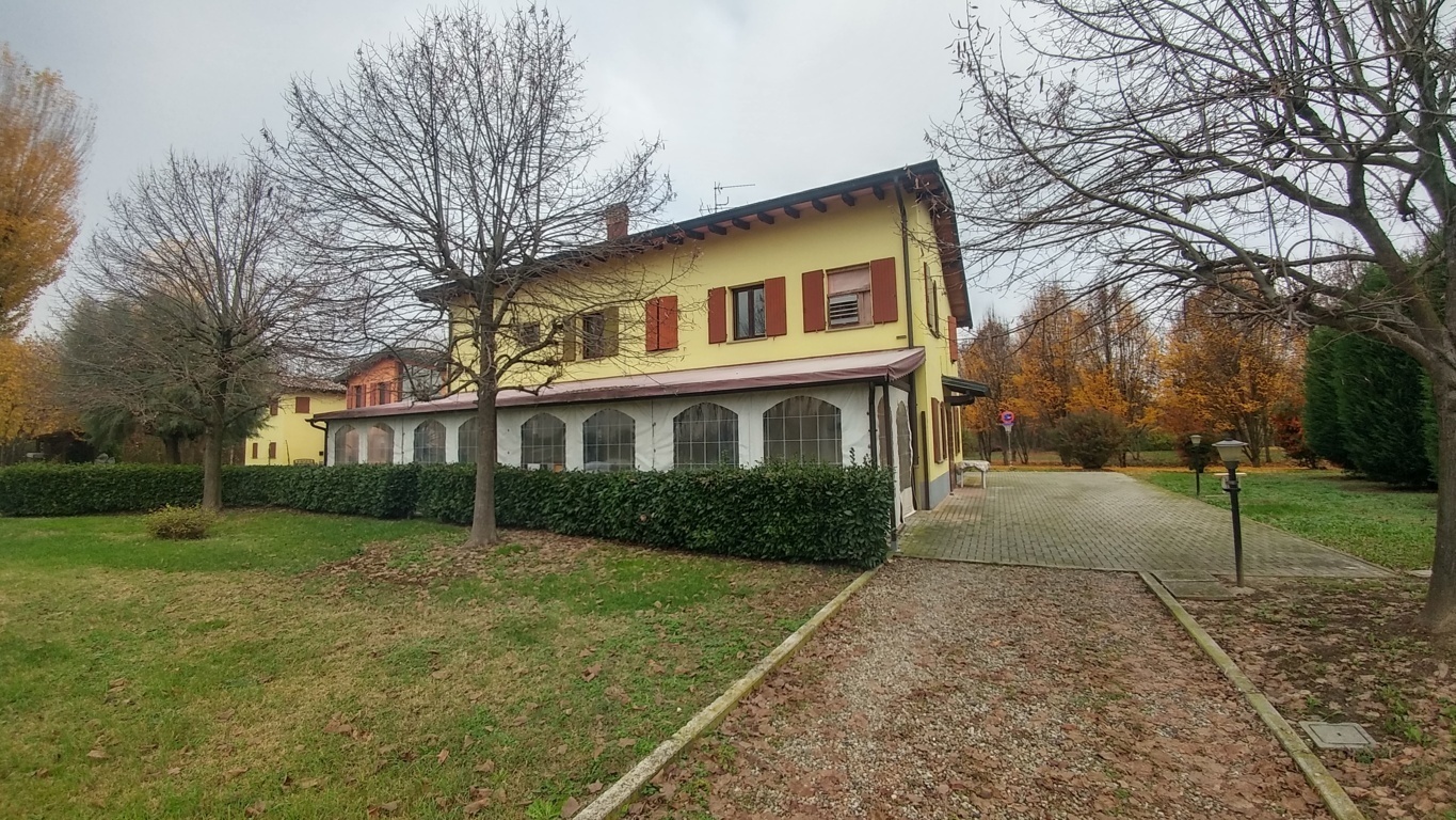 Immagine 11 di Casa bifamiliare in vendita  in Via di Villanova 470 a Modena