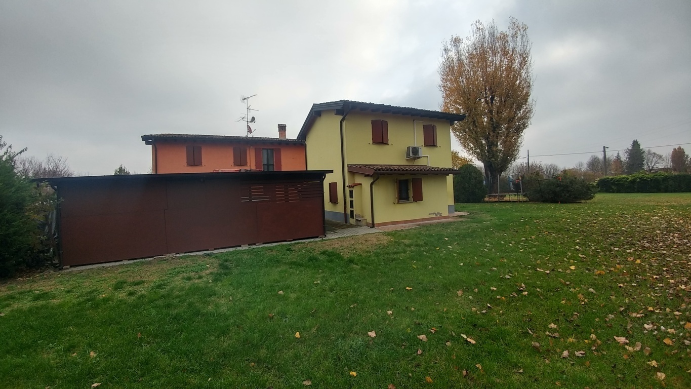 Immagine 4 di Casa bifamiliare in vendita  in Via di Villanova 470 a Modena